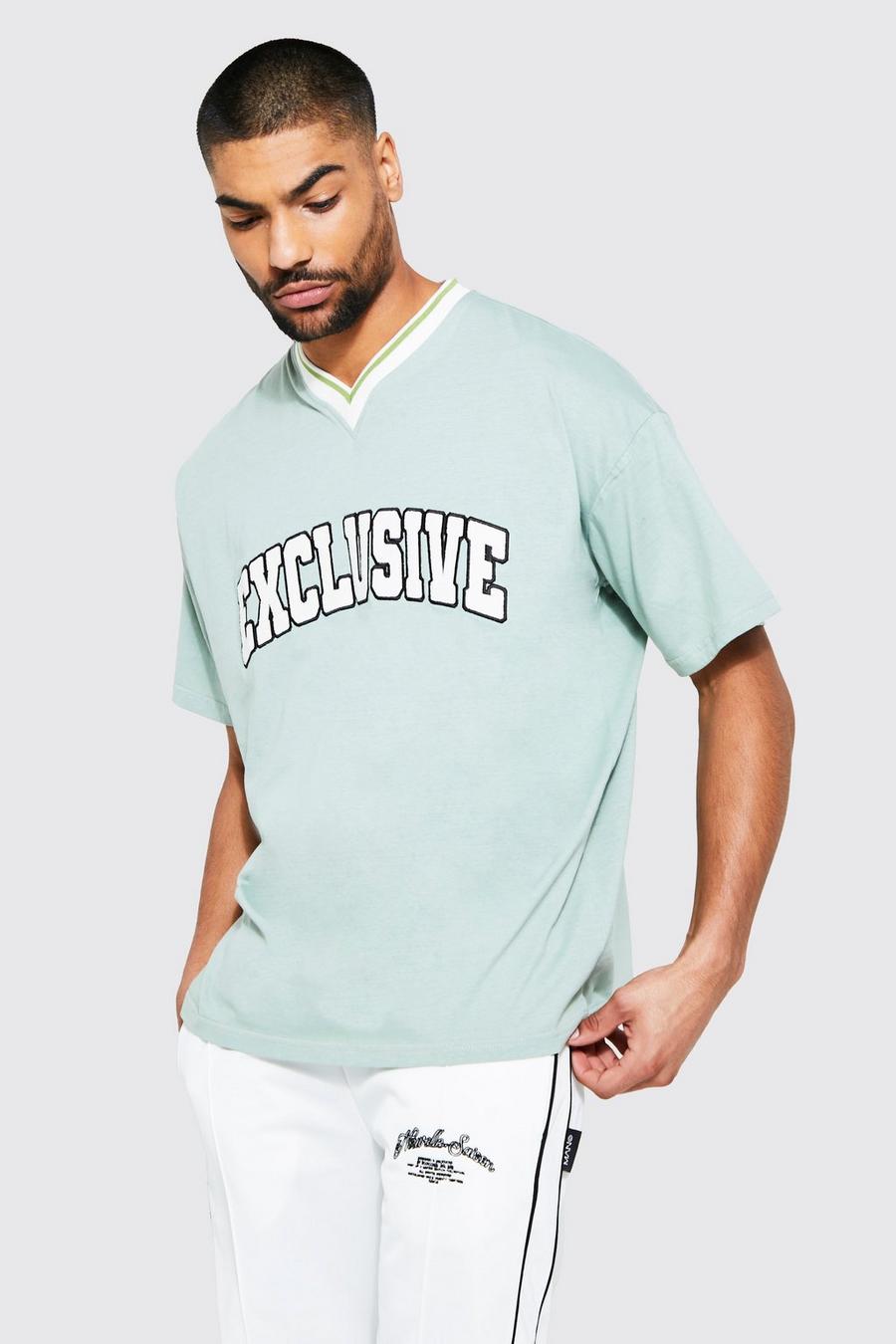 Sage grön Exclusive Oversize t-shirt med V-ringning image number 1