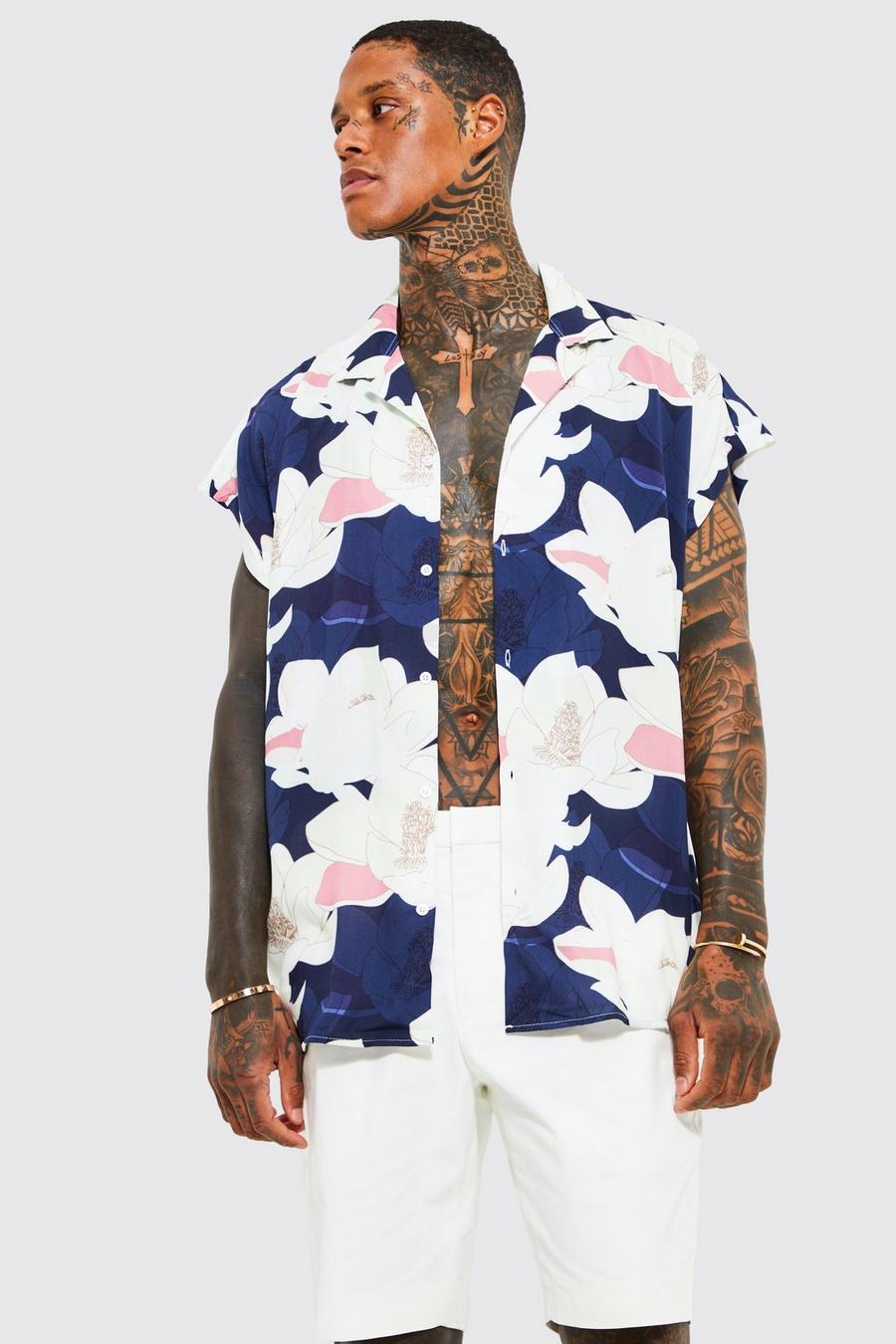 Camisa oversize sin mangas de viscosa con estampado de flores, Navy image number 1