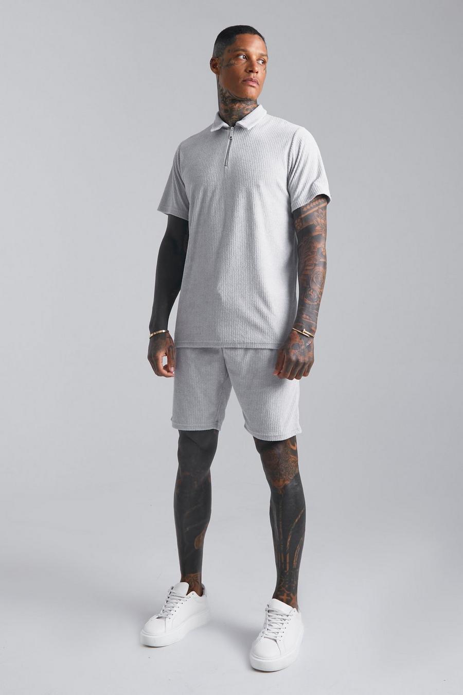 Geripptes Velour Poloshirt mit 1/4 Reißverschluss und Shorts, Light grey grau image number 1