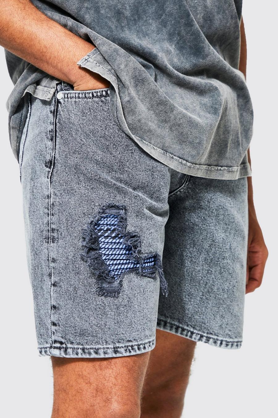 אפור קפוא שורט ג'ינס טאי-דאי בגזרה משוחררת עם קרעים וטלאים image number 1