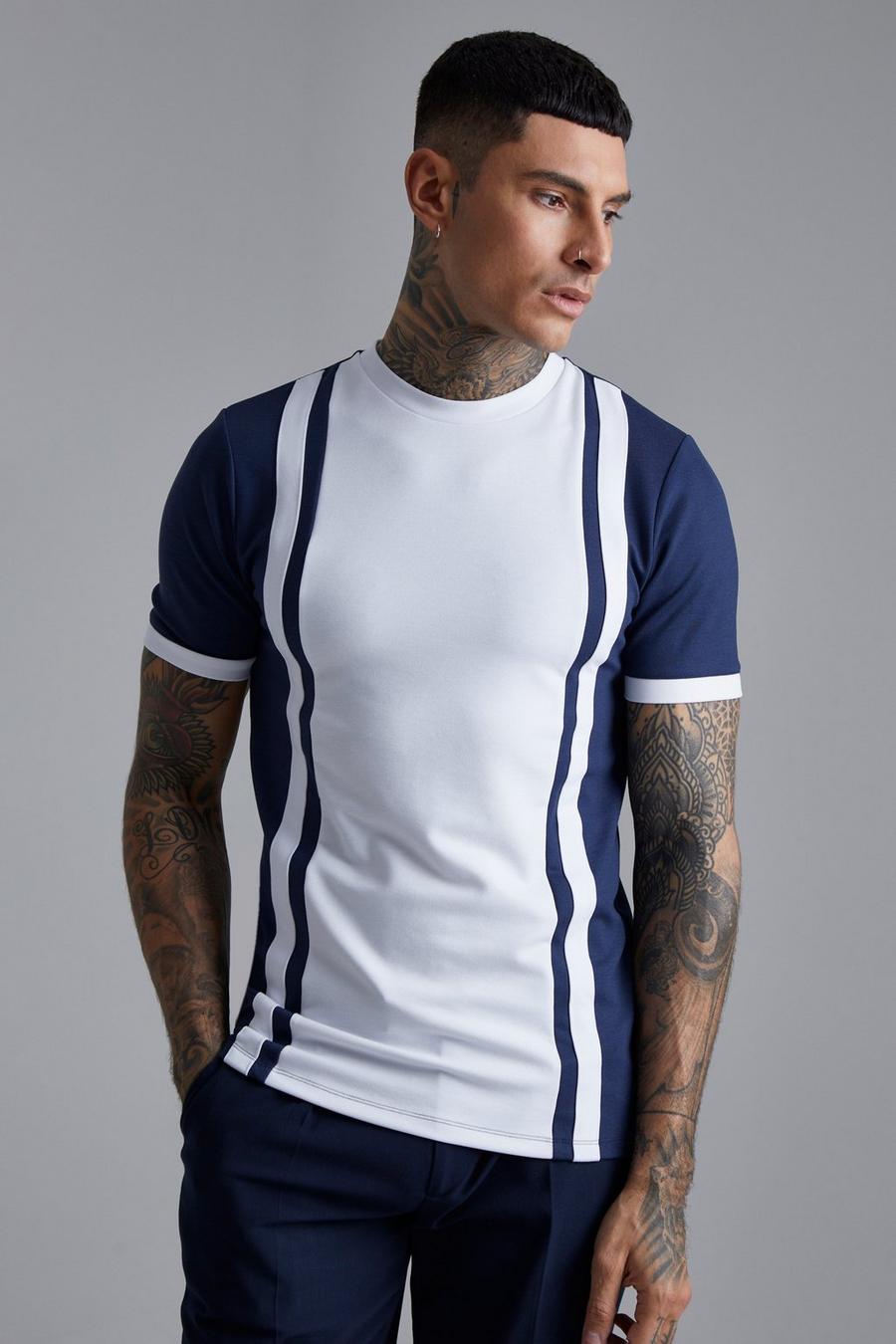 Navy marinblå T-shirt i slim fit med kontrastpanel