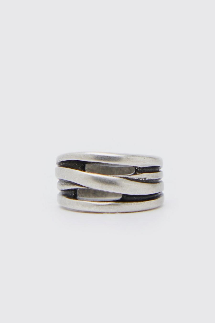 Silver Ring med korsade detaljer