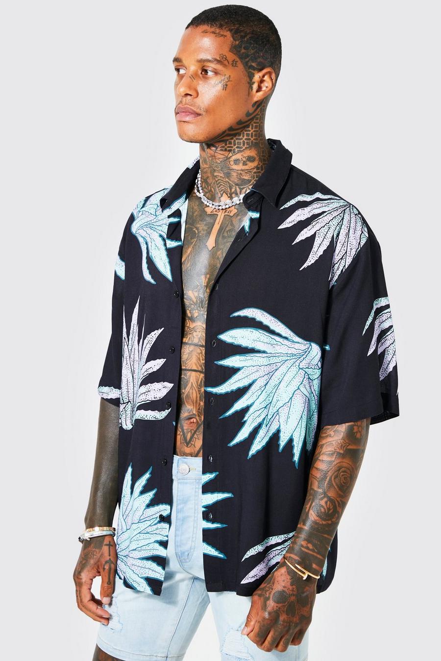 Black Kortärmad skjorta i viskos med palmmönster image number 1