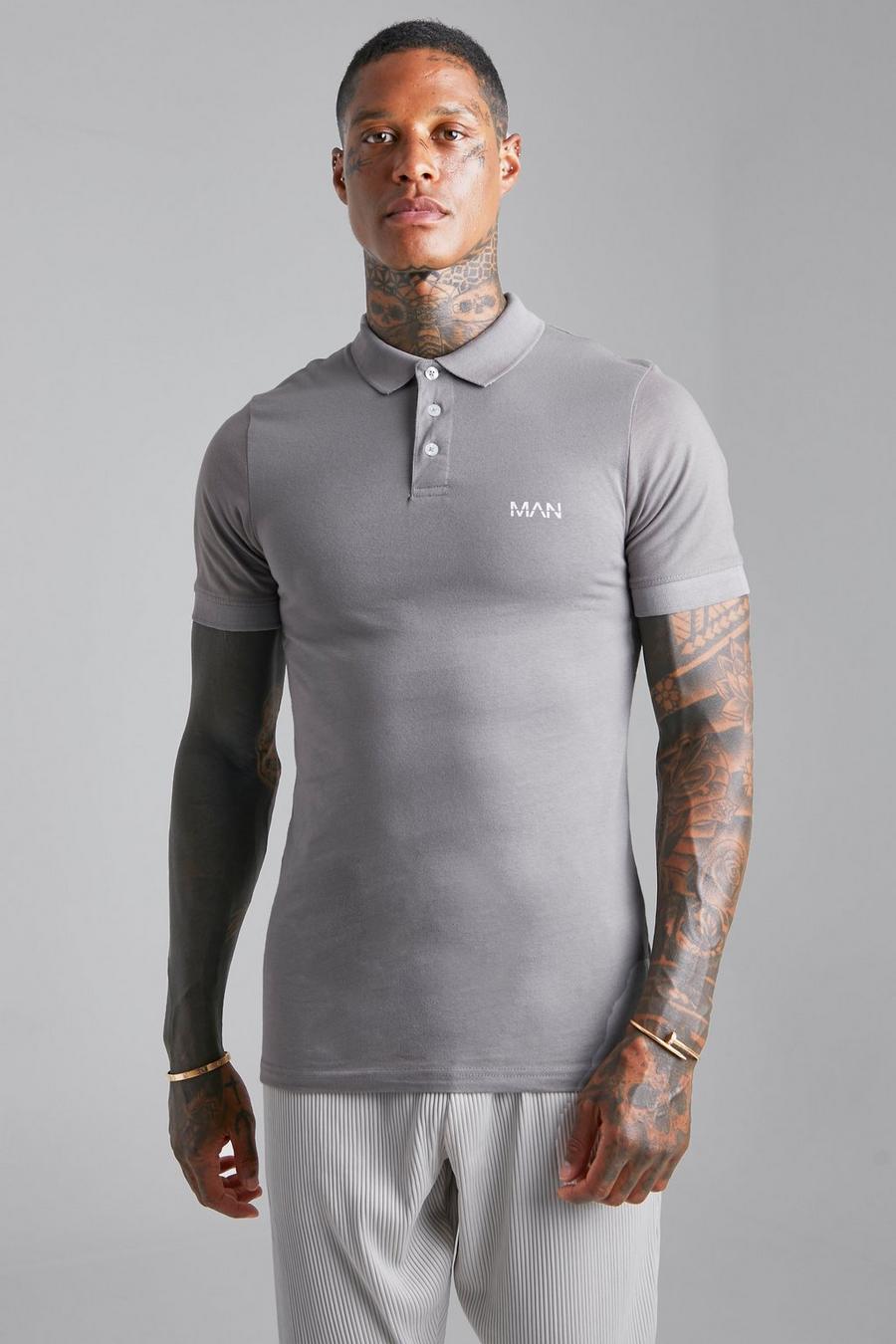 פחם gris חולצת פולו בגזרה צמודה עם כיתוב Man