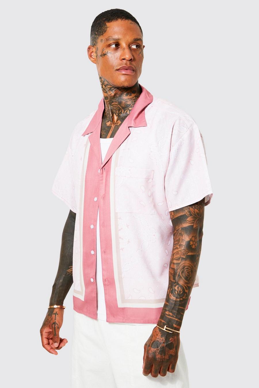 Camicia squadrata in tessuto fiammato in fantasia a bandana con bordi e rever, Light pink image number 1