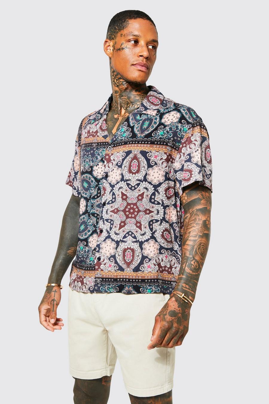 Multi Kortärmad mönstrad skjorta i viskos med bowlingkrage image number 1