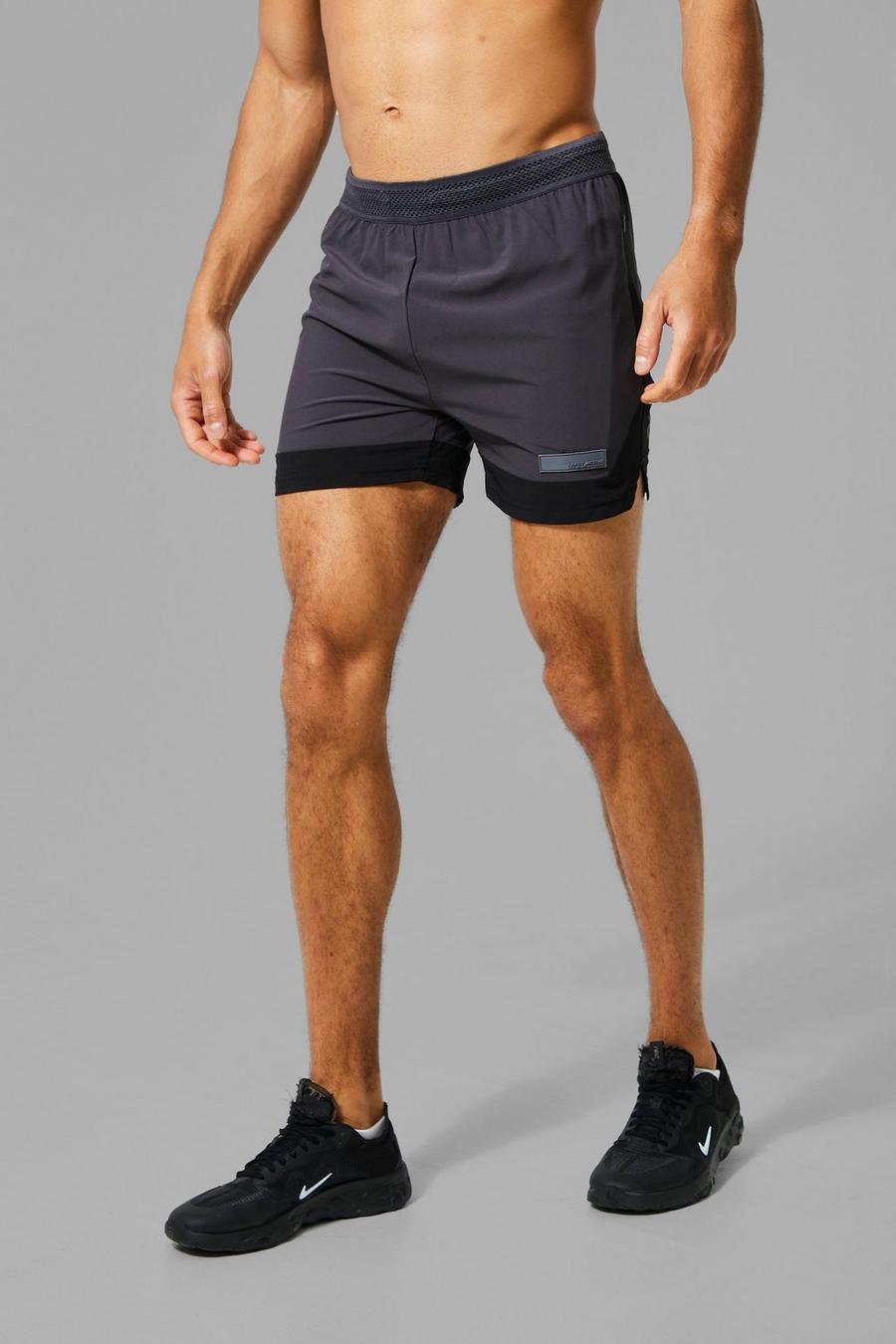 Pantaloncini da corsa Man Active con dettagli a contrasto, Charcoal image number 1
