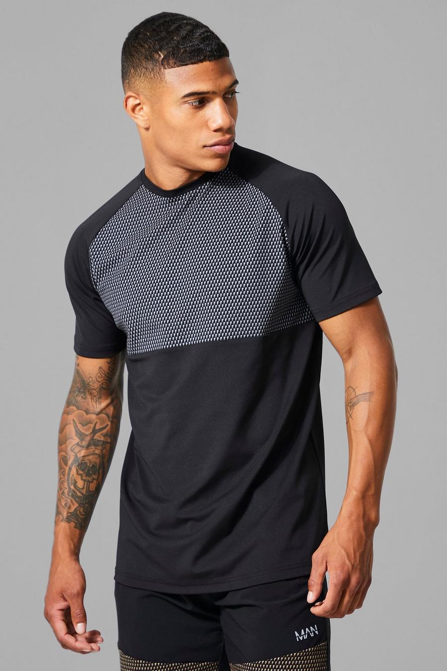 T-shirt de sport à imprimé contrastant - MAN Active, Black image number 1