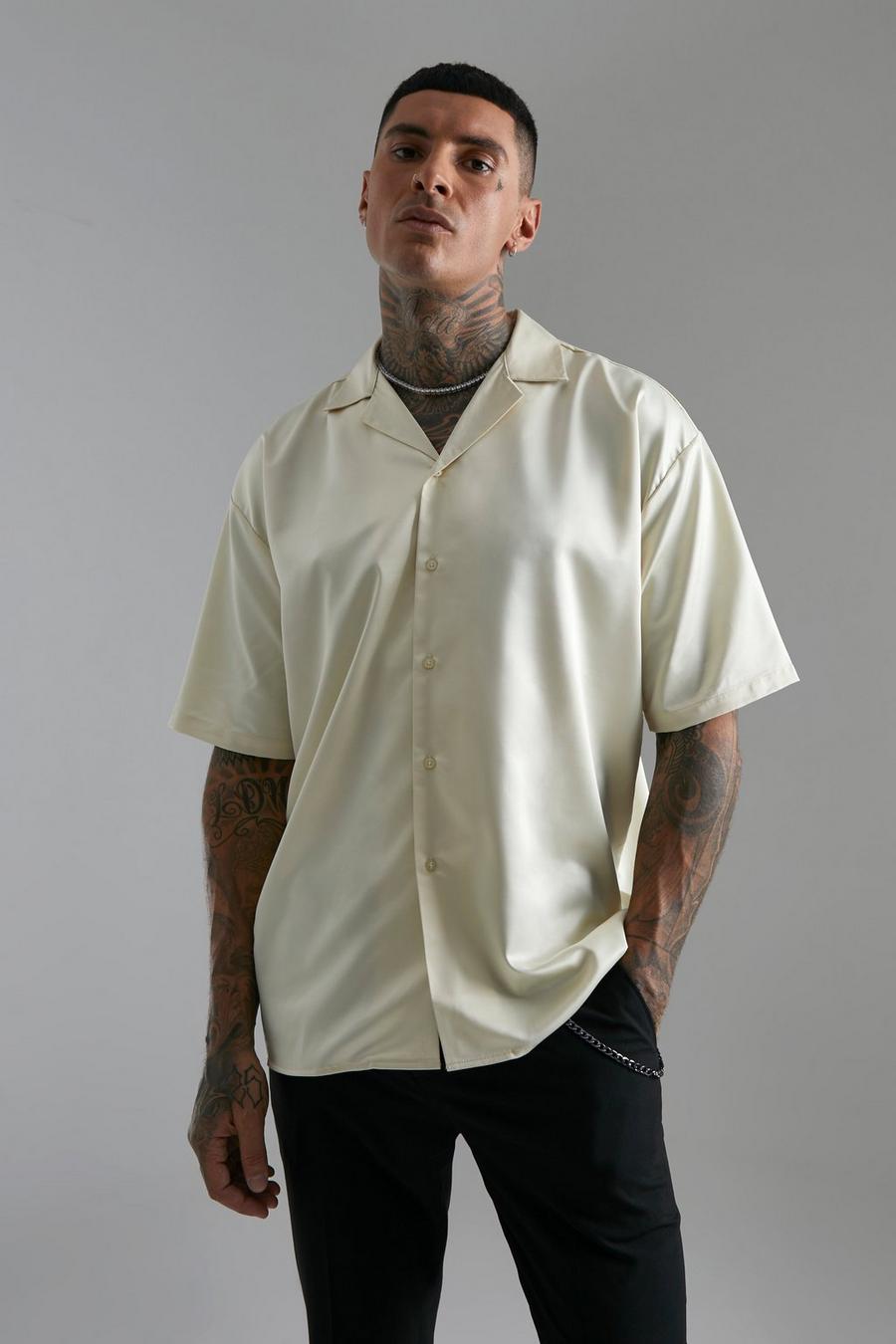 Stone beige Kortärmad oversize satinskjorta med bowlingkrage