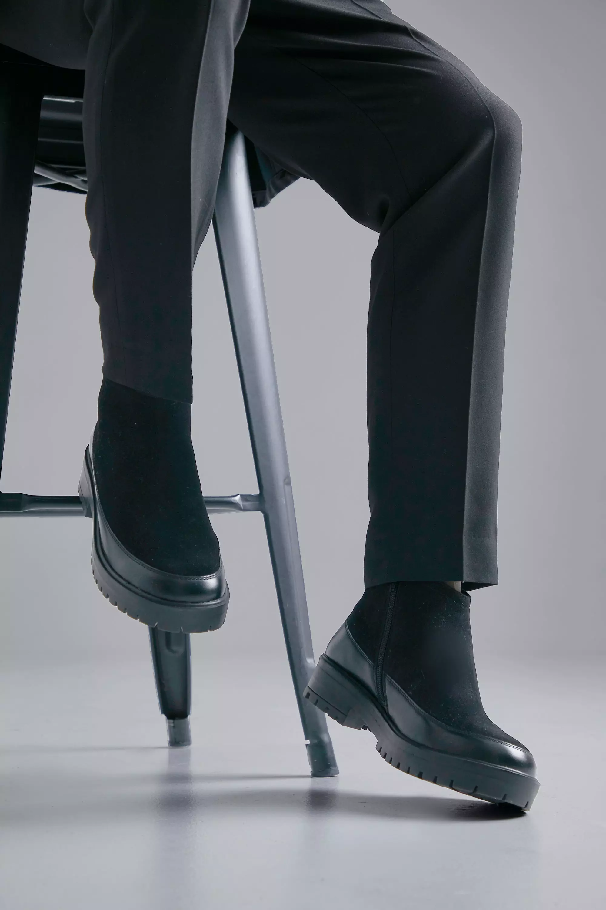 Black Pull Tab Zip Boot alternative image