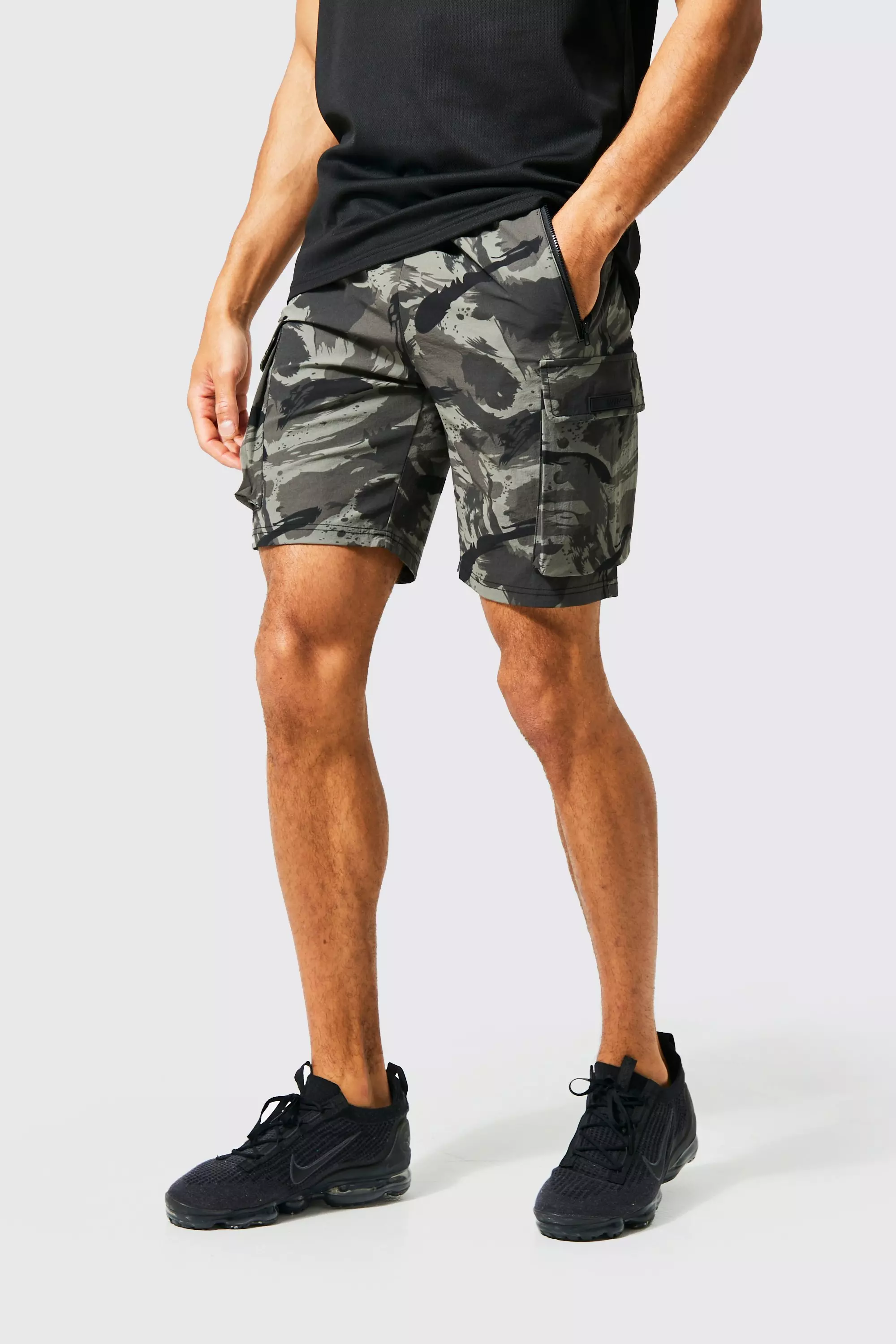 Black camo 2024 cargo shorts