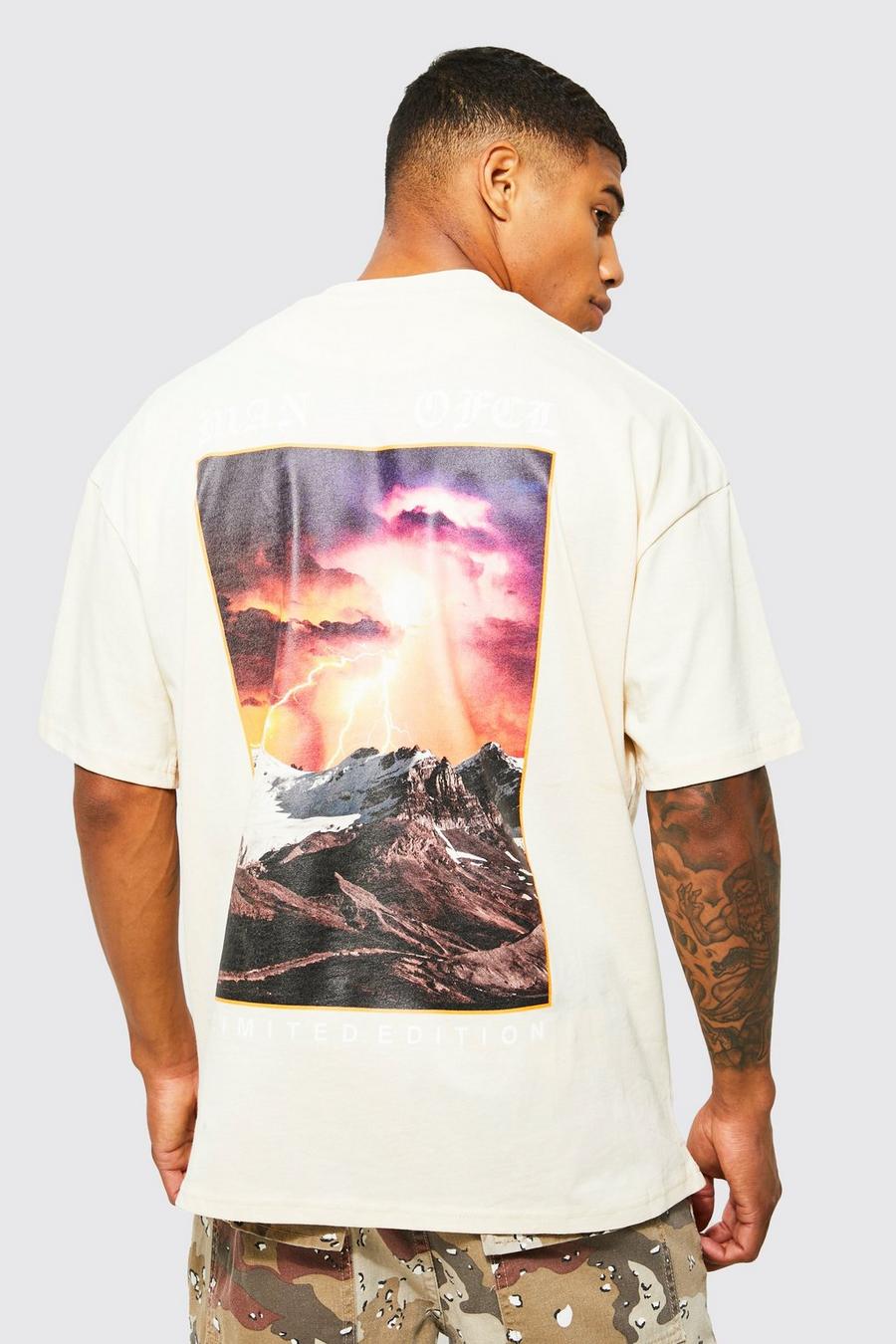 Sand Oversize t-shirt med hög halsmudd och grafiskt tryck image number 1