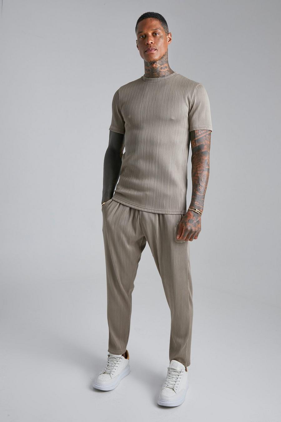 Conjunto de pantalón deportivo y camiseta ajustada al músculo plisada, Taupe beige image number 1