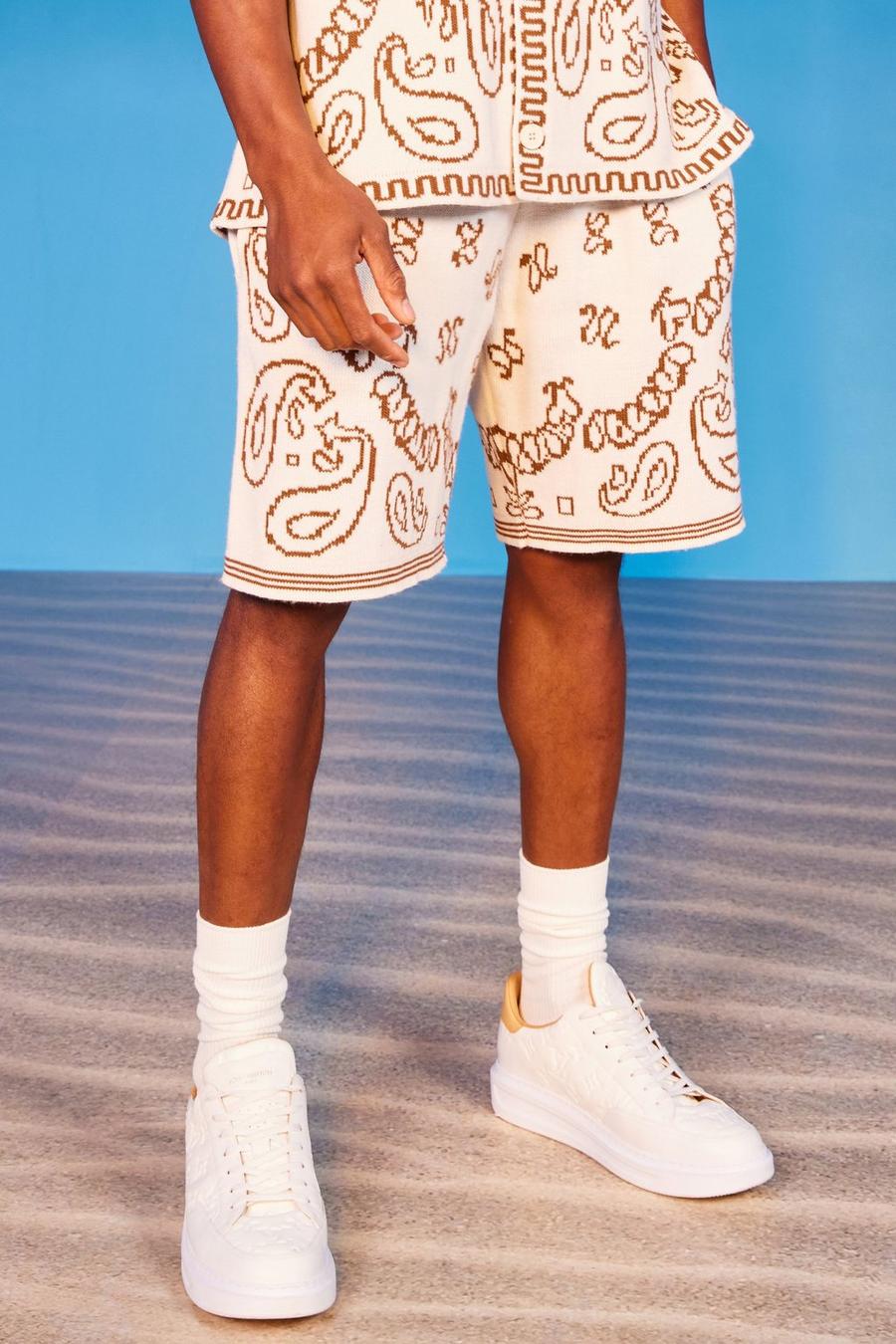 Pantalón corto oversize de punto estilo baloncesto con estampado bandana, Cream blanco