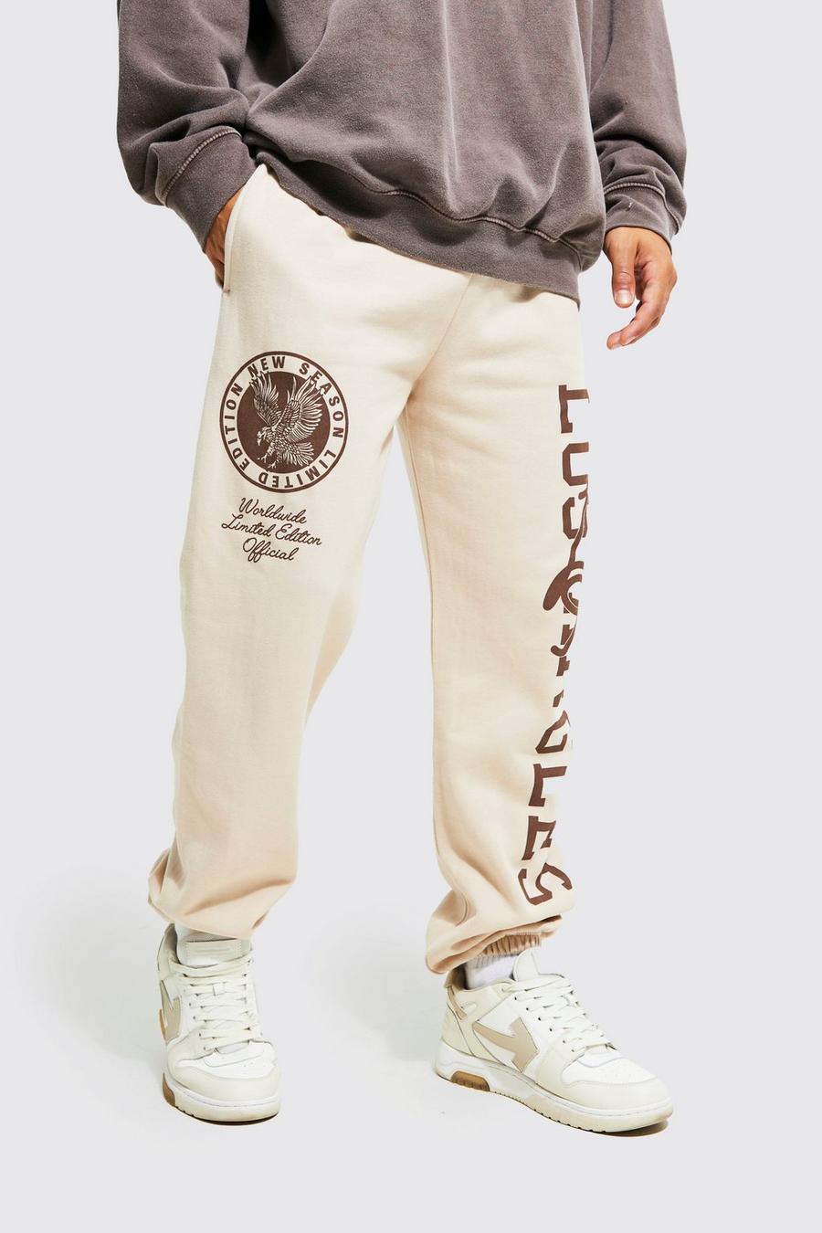 Pantalón deportivo Regular con estampado gráfico universitario de LA, Sand beis image number 1