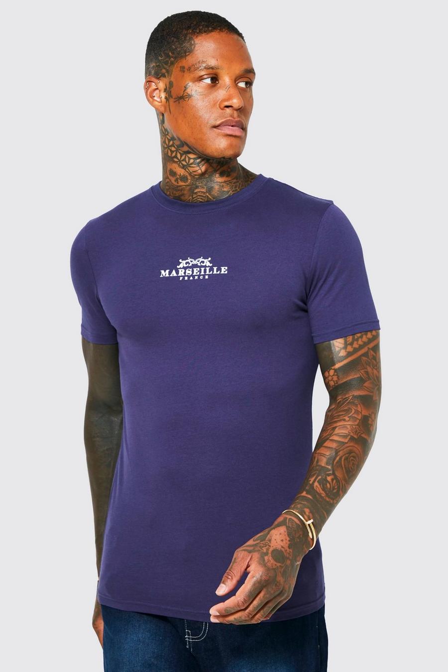 Camiseta ajustada al músculo con estampado gráfico de Marseille, Navy azul marino