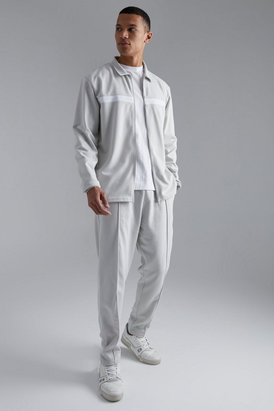 אפור grey סט של מכנסי טרנינג בגזרת קרסול צרה וחולצה בסגנון הרינגטון בגזרה צרה, לגברים גבוהים