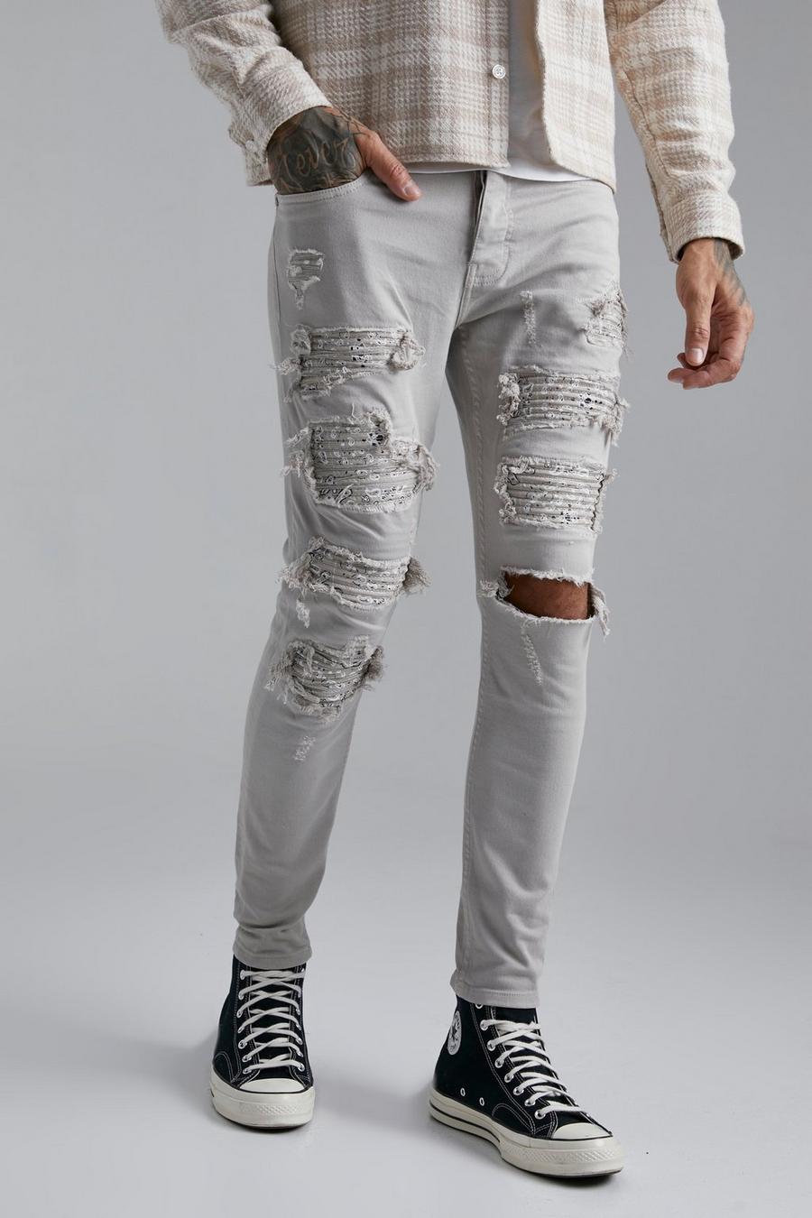 Jeans Skinny Fit sovratinti in fantasia a bandana con strappi & rattoppi, Stone image number 1