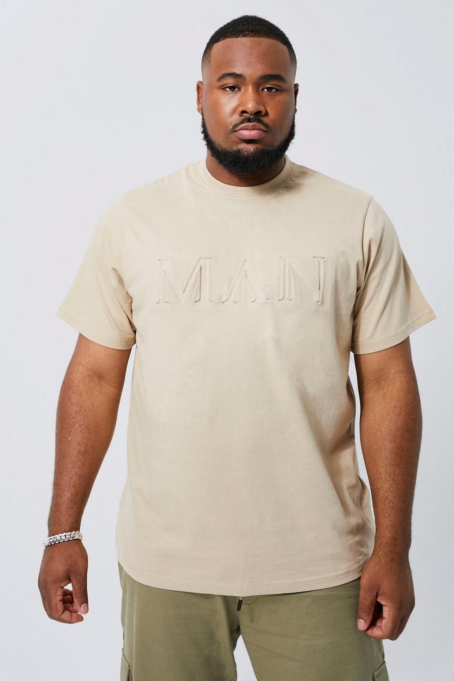 Camiseta Plus con letras MAN romanas en bajorrelieve, Stone beis
