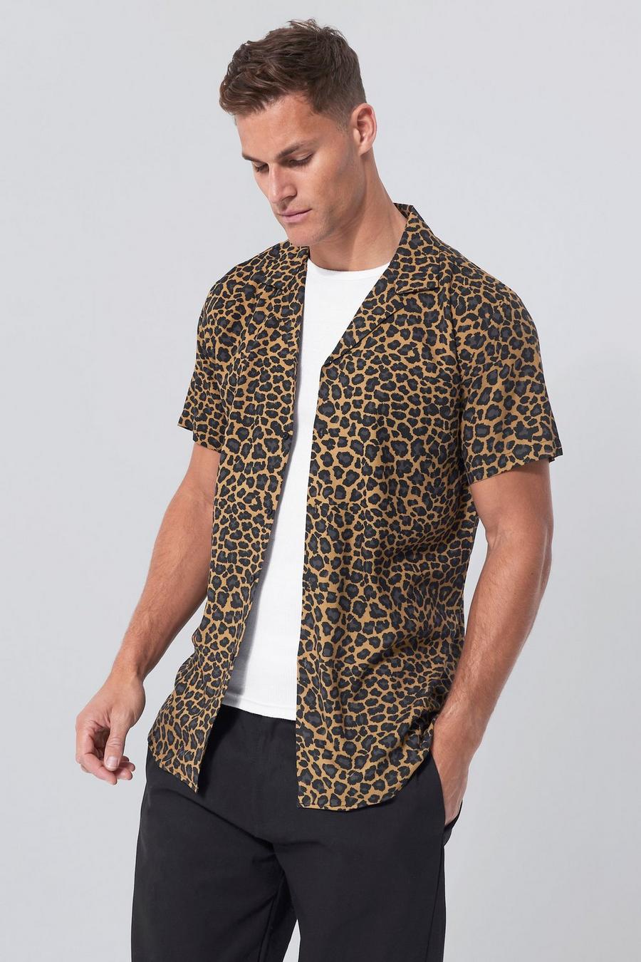 Tall kurzärmliges Viskose-Hemd mit Animalprint, Tan brown