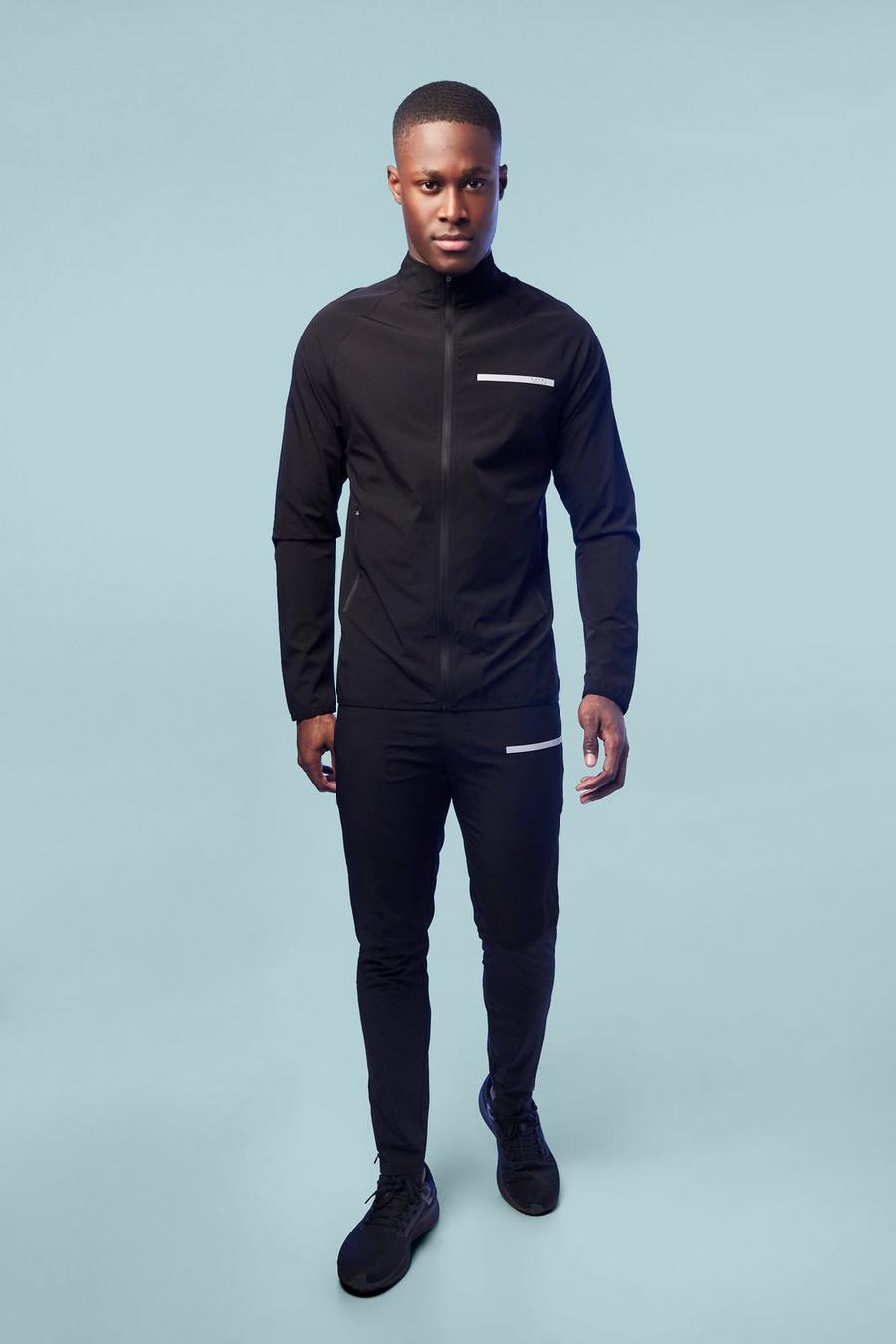 שחור חליפת טרנינג ספורטיבית עם צווארון משפך וכיתוב Man image number 1