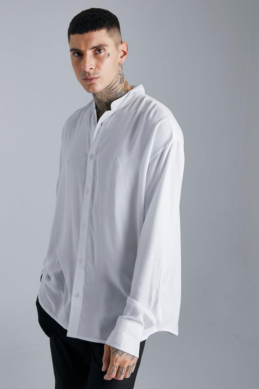 White vit Oversized långärmad farfarsskjorta i viskos
