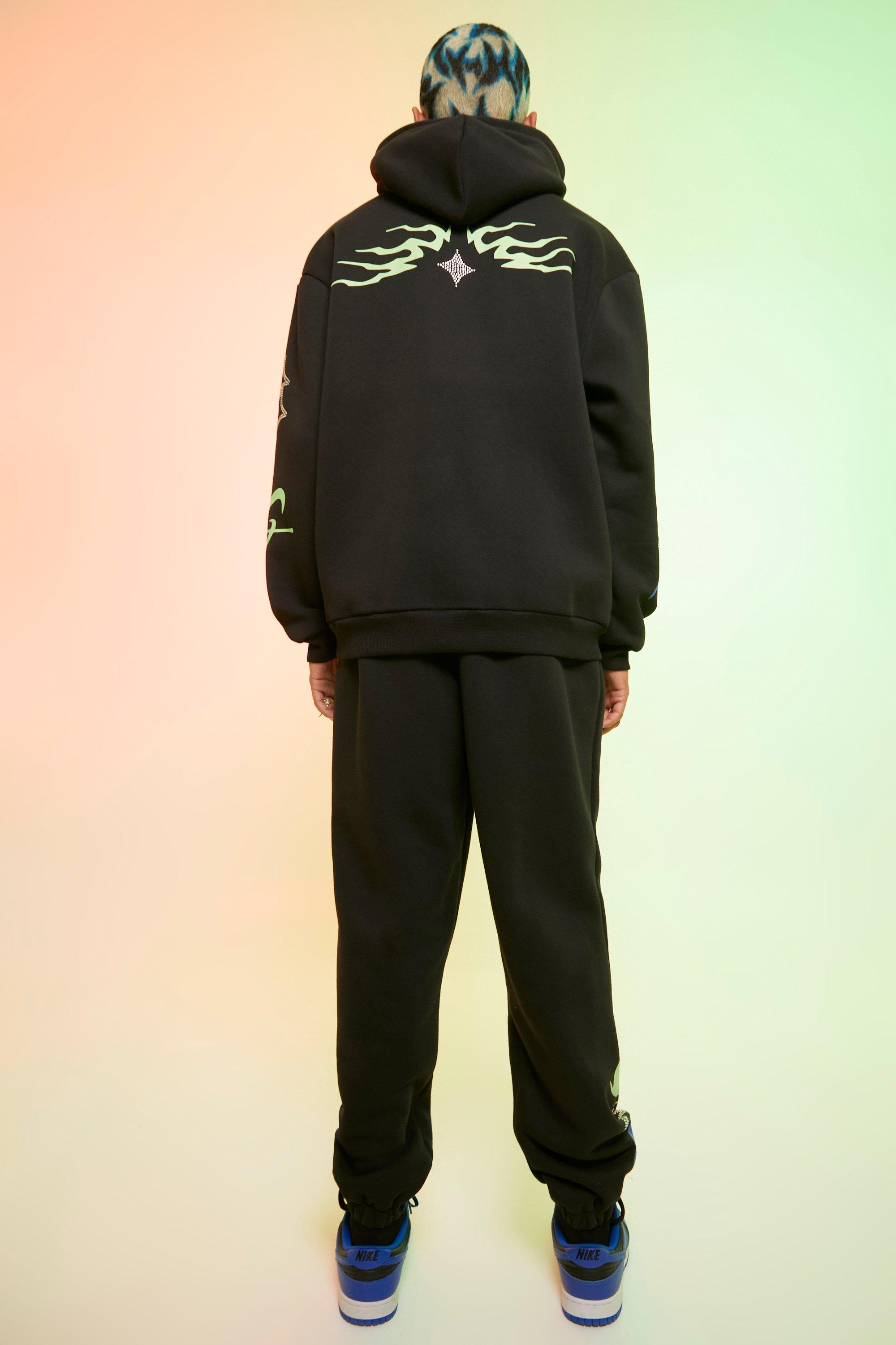 Regular Fit Rhinestone Graphic Jogger boohoo IE