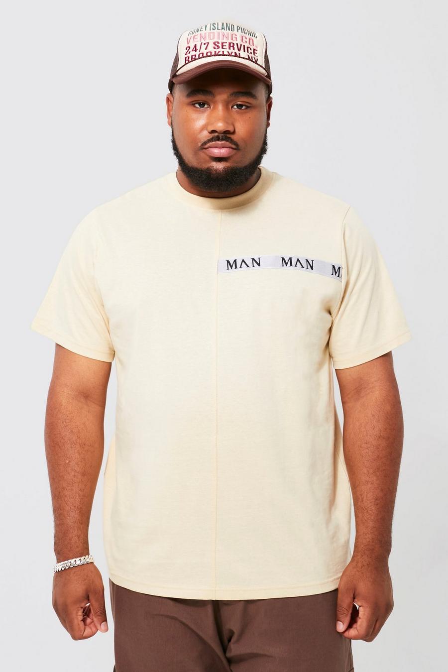 Camiseta Plus con costuras expuestas y letras MAN romanas, Taupe image number 1