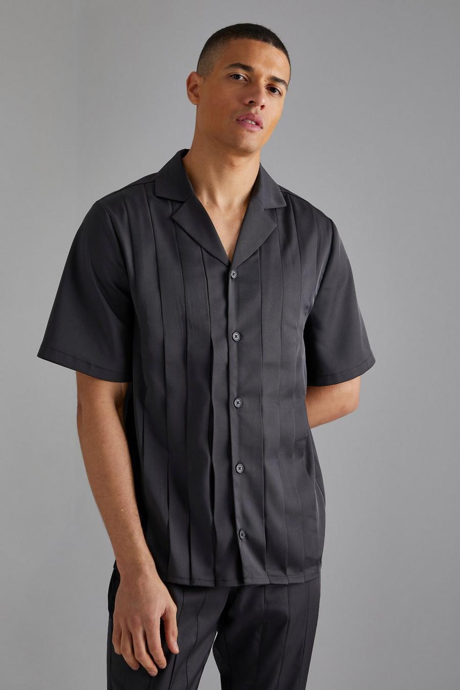 Camisa plisada elegante de manga corta con solapas, Black negro image number 1