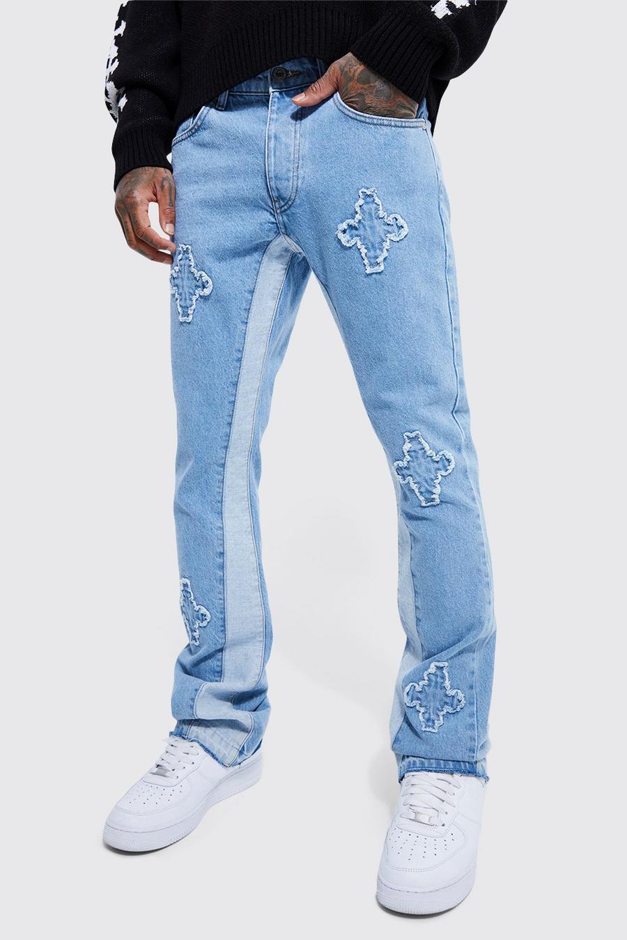 כחול בהיר ג'ינס מתרחב בגזרה צרה מבד קשיח עם פאנלים