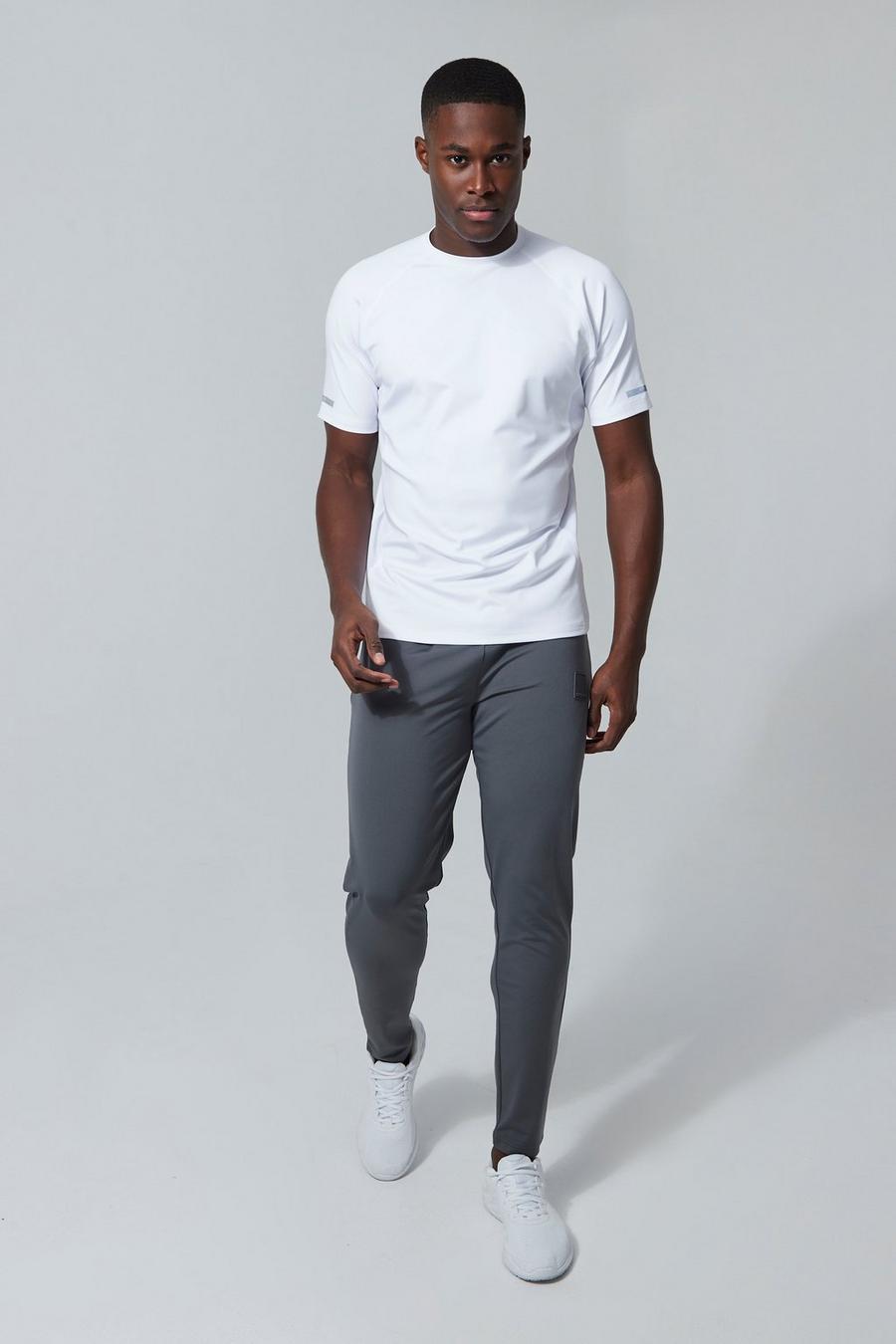 White MAN Active T-shirt och joggingbyxor image number 1