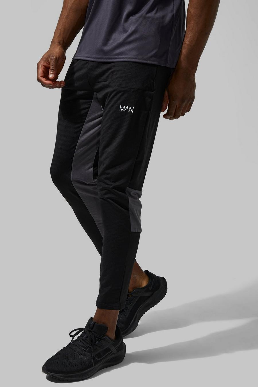 Man Active Ultra Stretch Contrast Cropped Joggers, Black nero