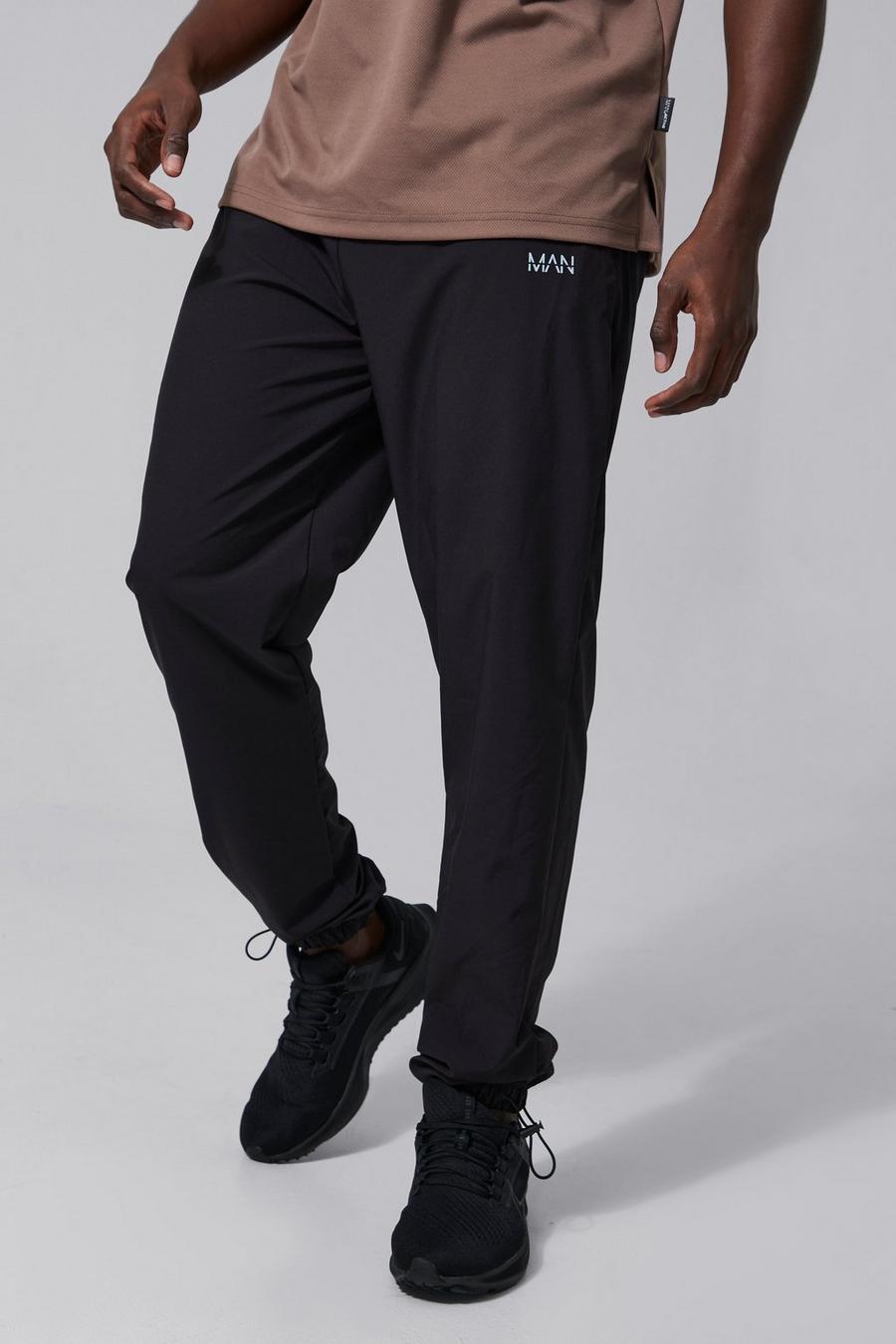 שחור negro מכנסי טרנינג ספורטיביים עם שרוך בנג'י במכפלת וכיתוב Man, לגברים גבוהים image number 1
