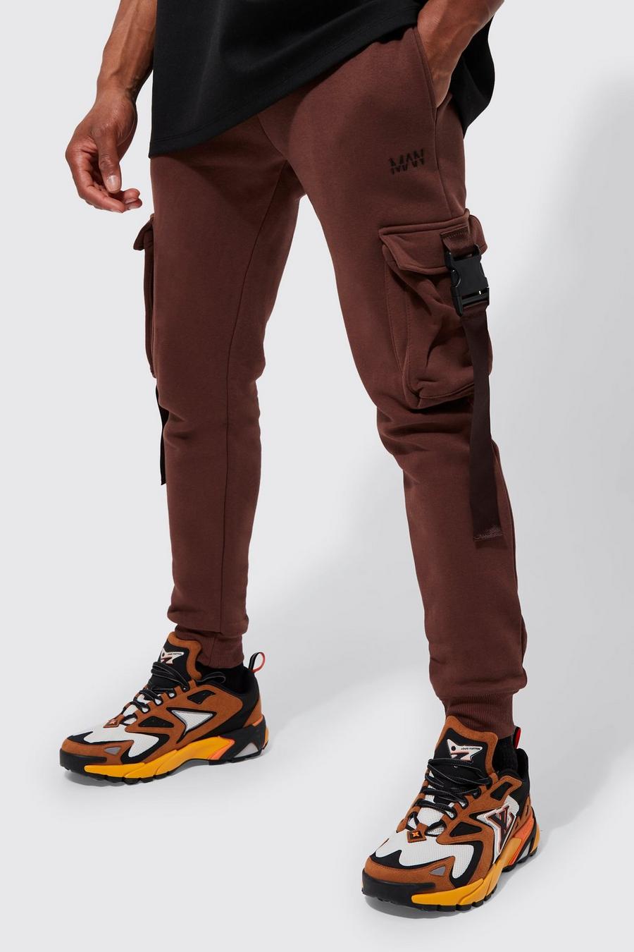 Pantalón deportivo cargo ajustado con clip y bolsillos cargo, Chocolate image number 1