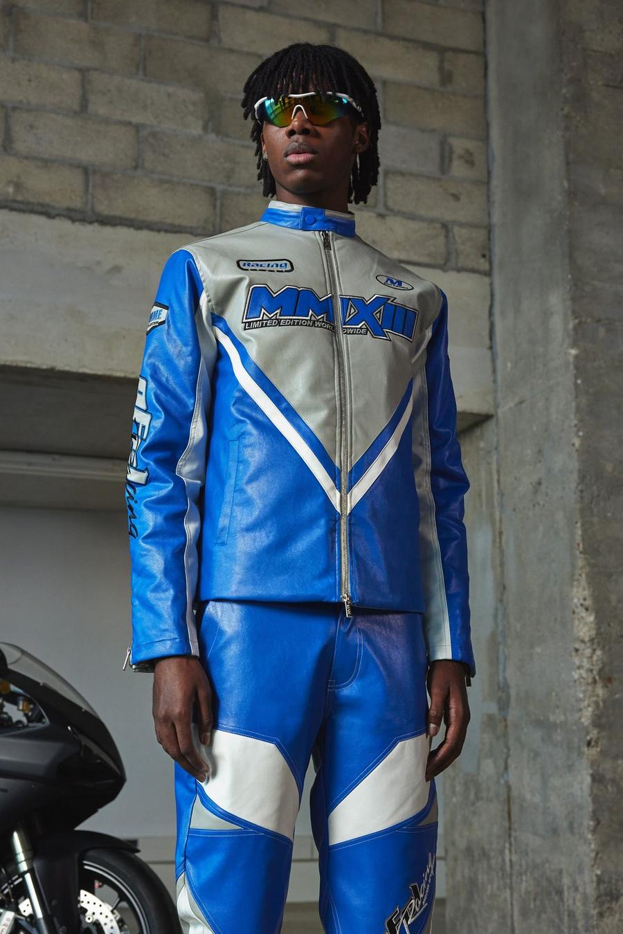 Chaqueta de cuero sintético con cuello alto y estampado de motociclismo, Cobalt azul image number 1