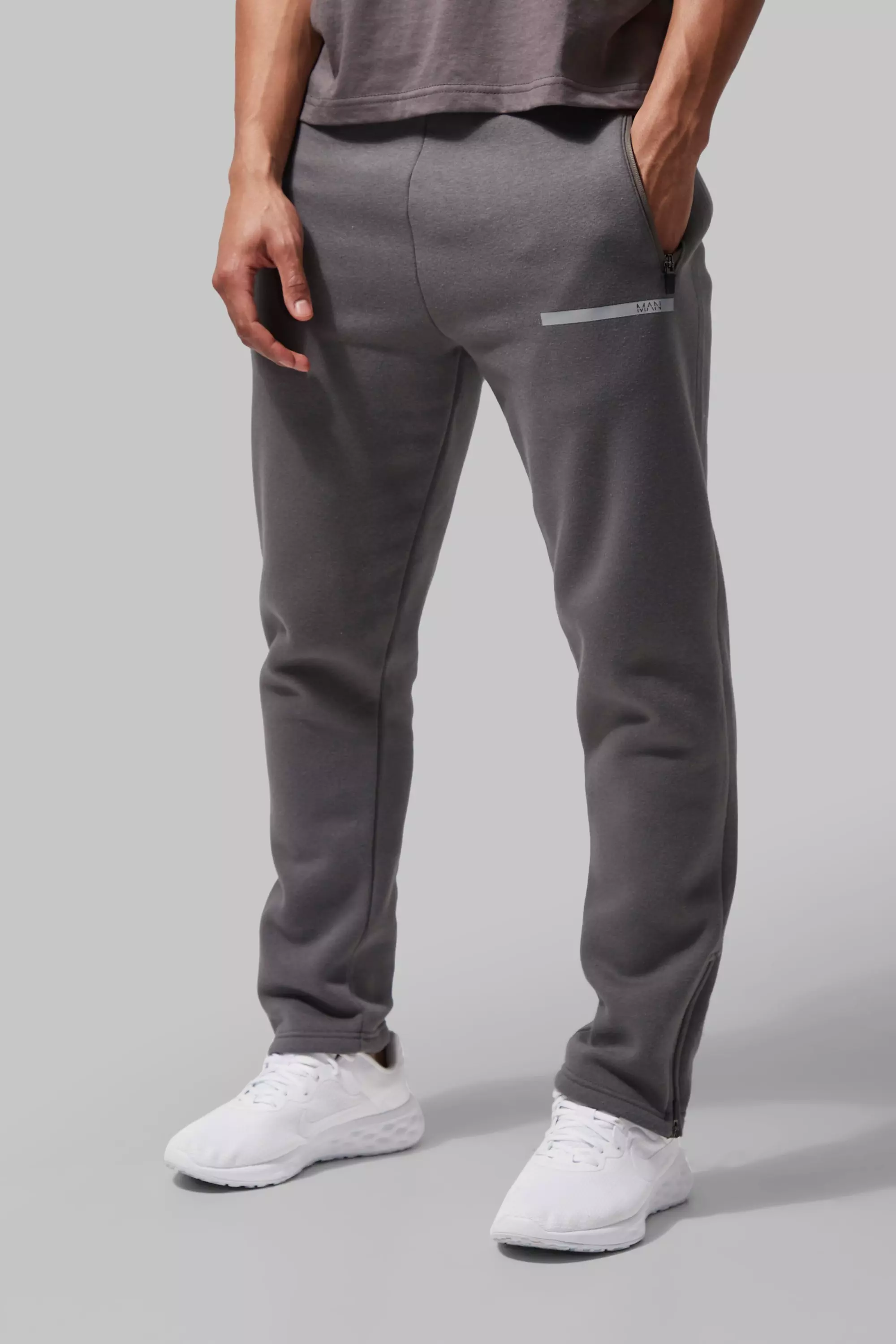 Nike training best sale tapered joggers