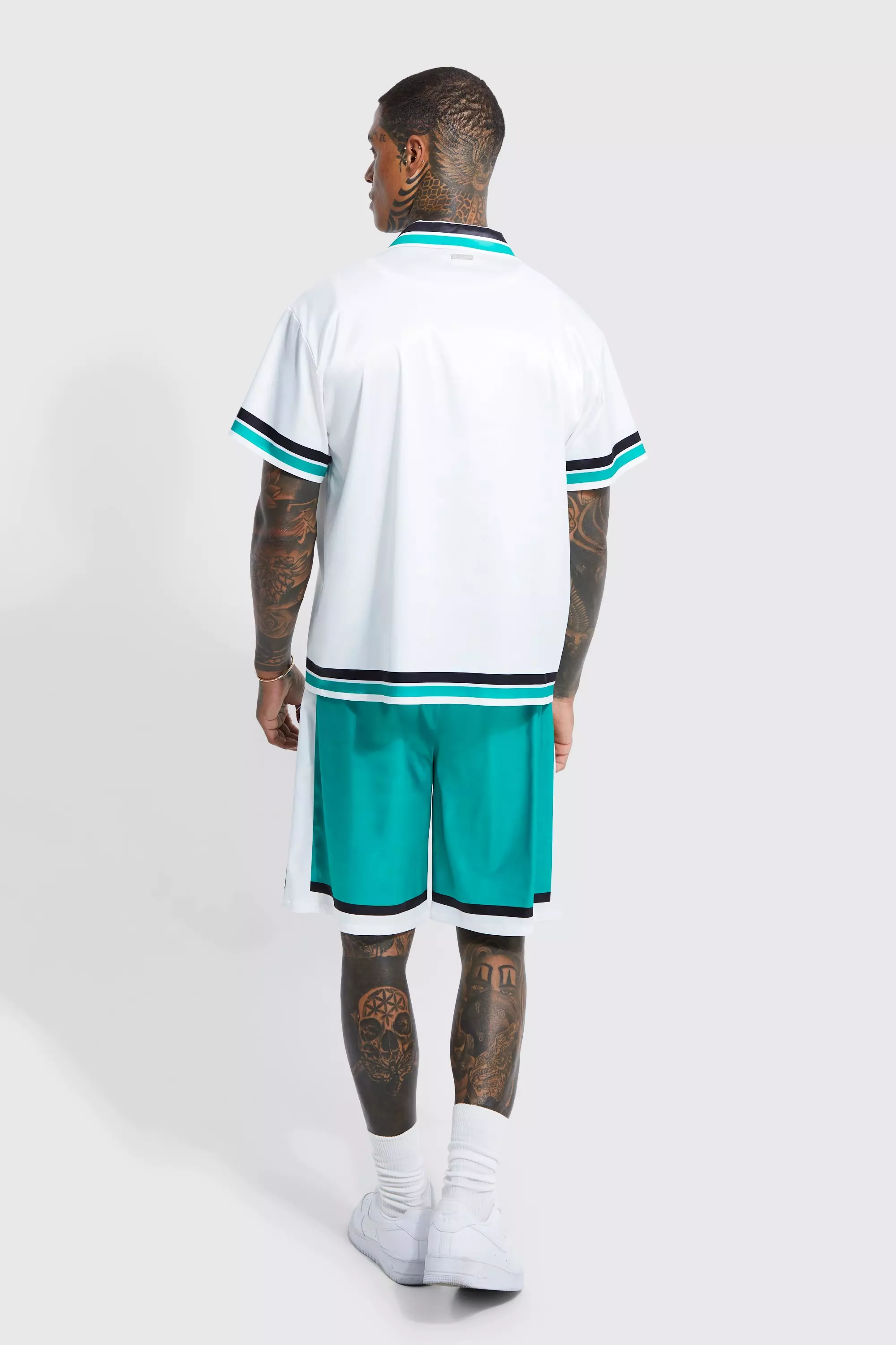 ★boohoo★ BOXY サテン グラフィック シャツ ＆ ショーツ setup bmm36620_white_xl?pdp.template