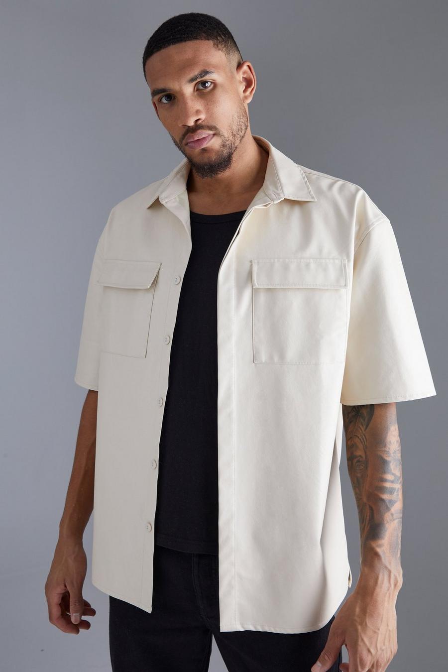 Camicia squadrata Tall oversize a maniche corte in PU, Light beige image number 1