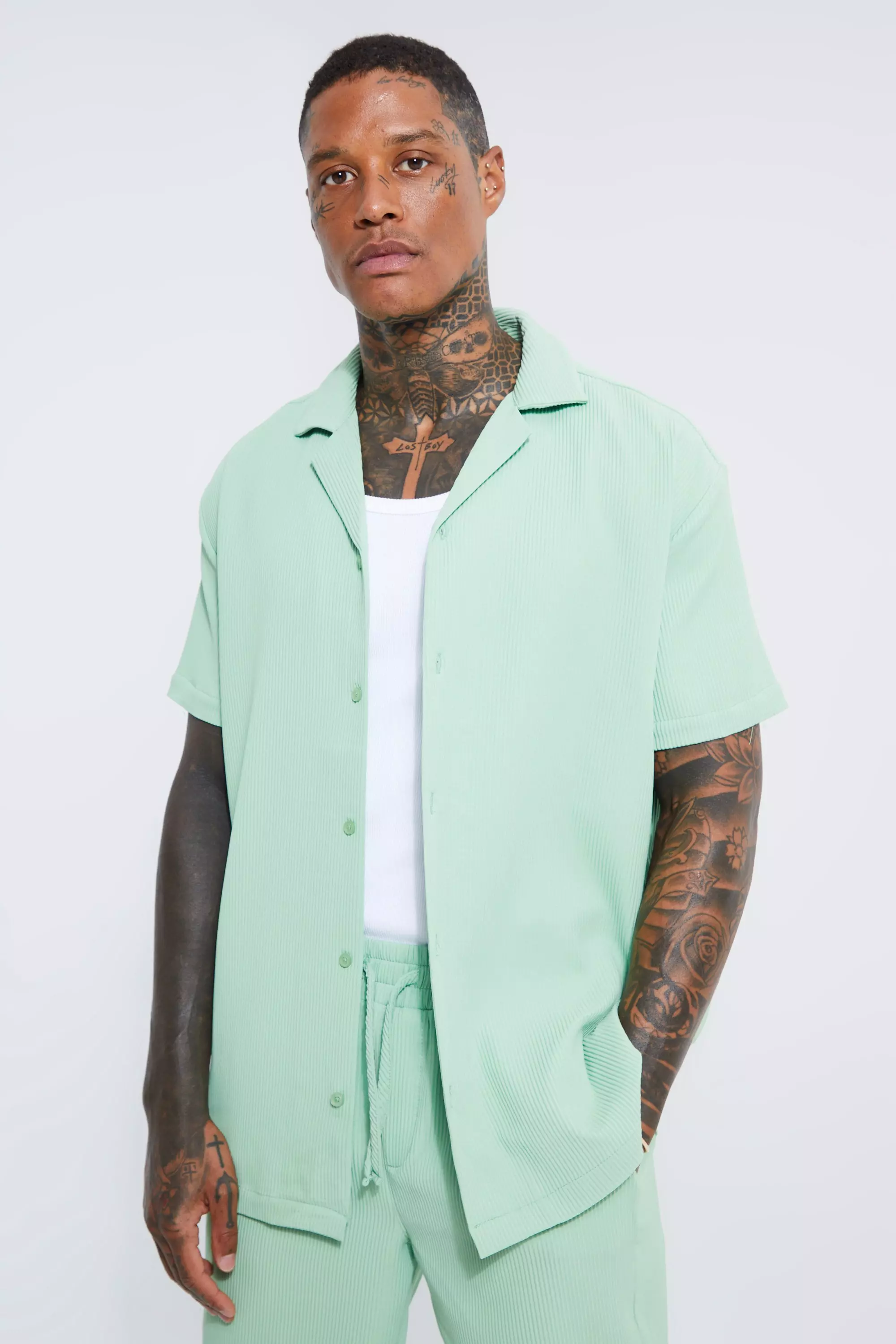 【boohoo】 Oversized Pleated シャツ & ショート セットアップ Pleated Oversized Shirt And Short Set | boohoo
