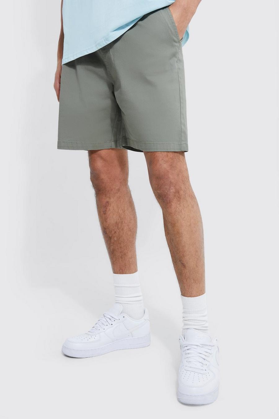 Tall mittellange Chino-Shorts mit elastischem Bund, Sage image number 1