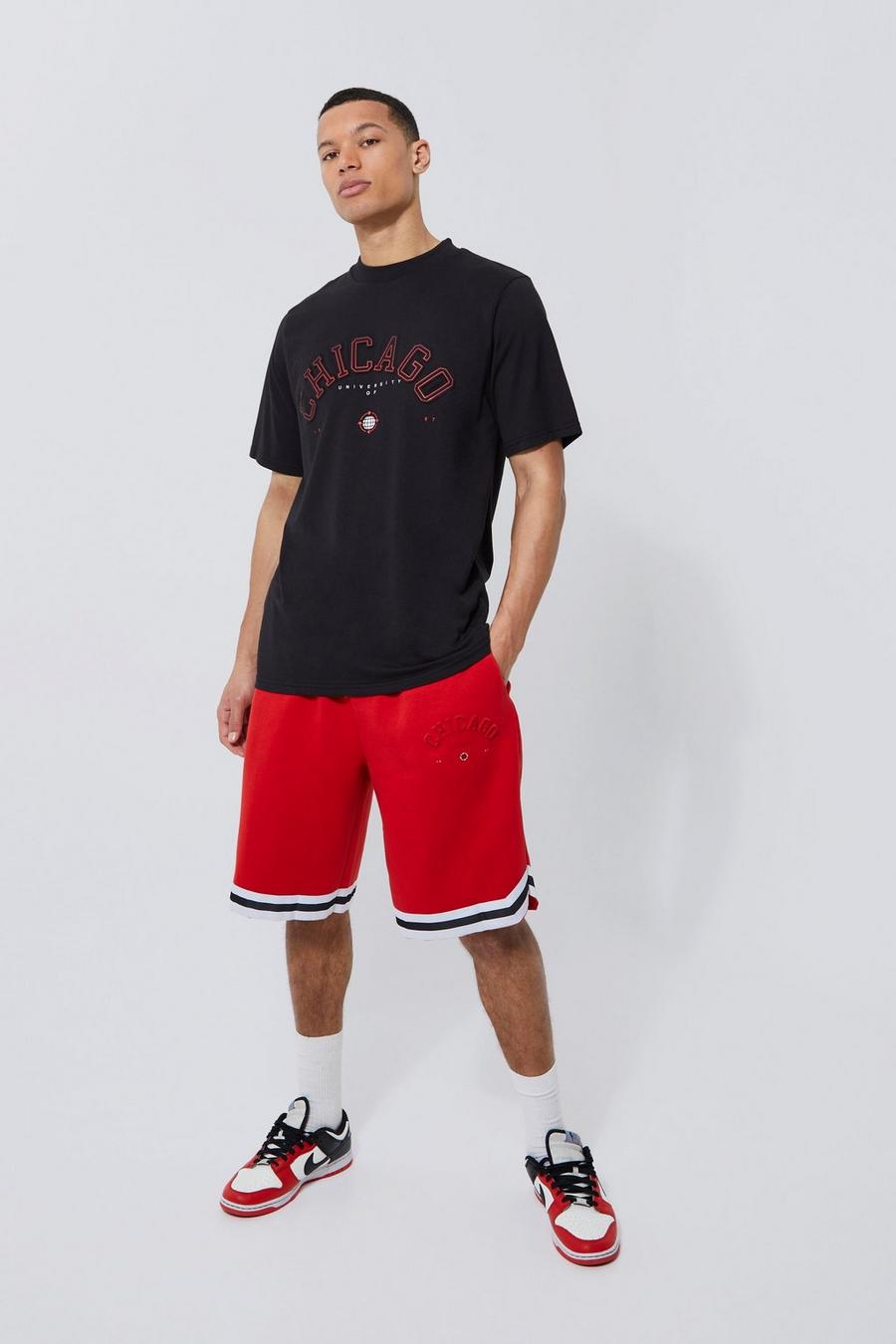Conjunto Tall de camiseta con cinta deportiva en relieve y estampado de Chicago, Black image number 1