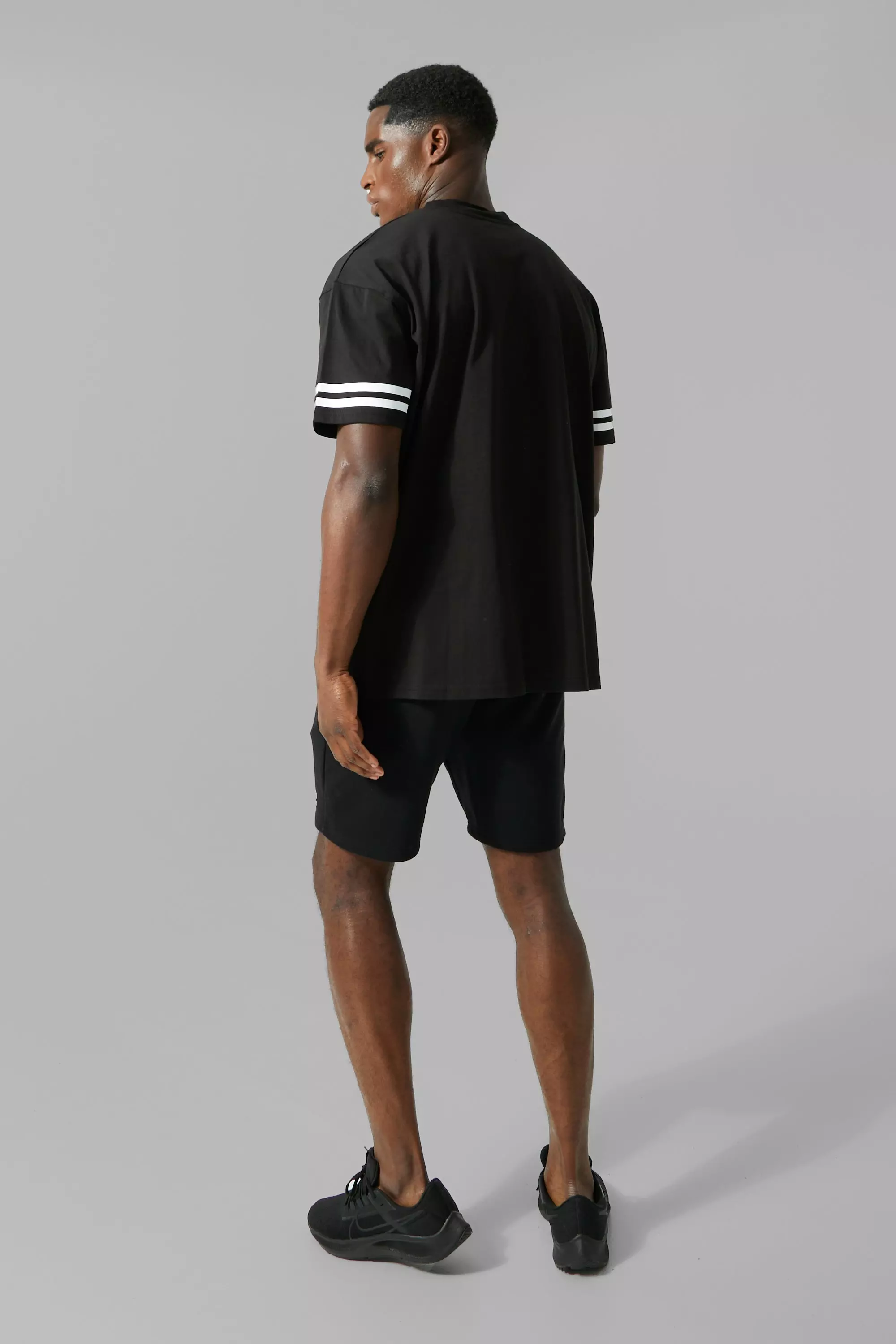 Man Active Oversized Athletic Stripe T-shirt