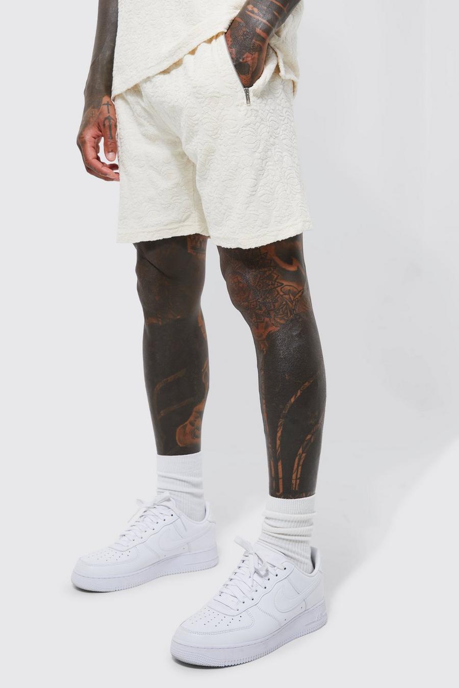 Pantalón corto holgado con estampado en relieve, Ecru image number 1