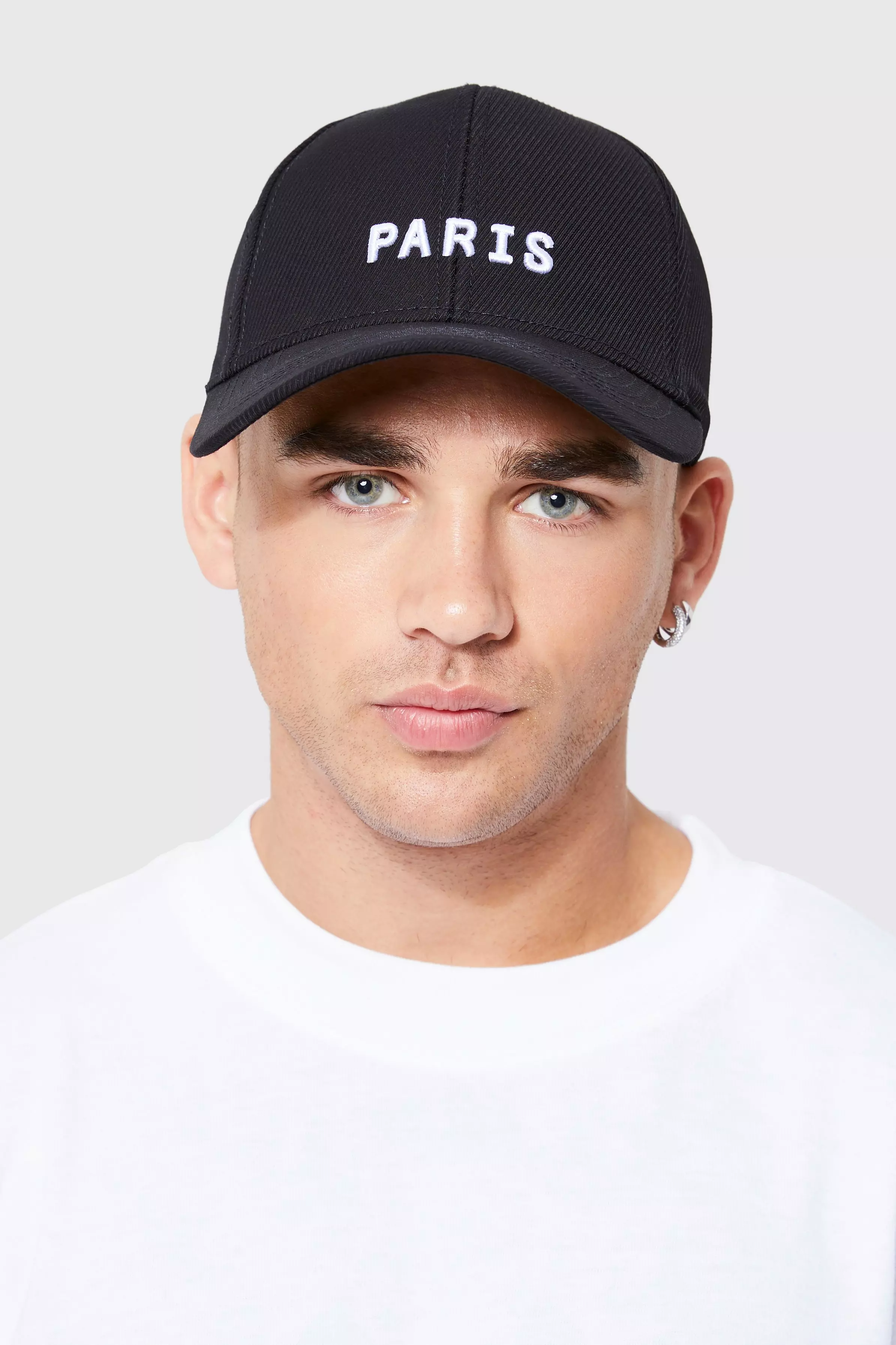 Black Paris Embroidered Cap صورة بديلة