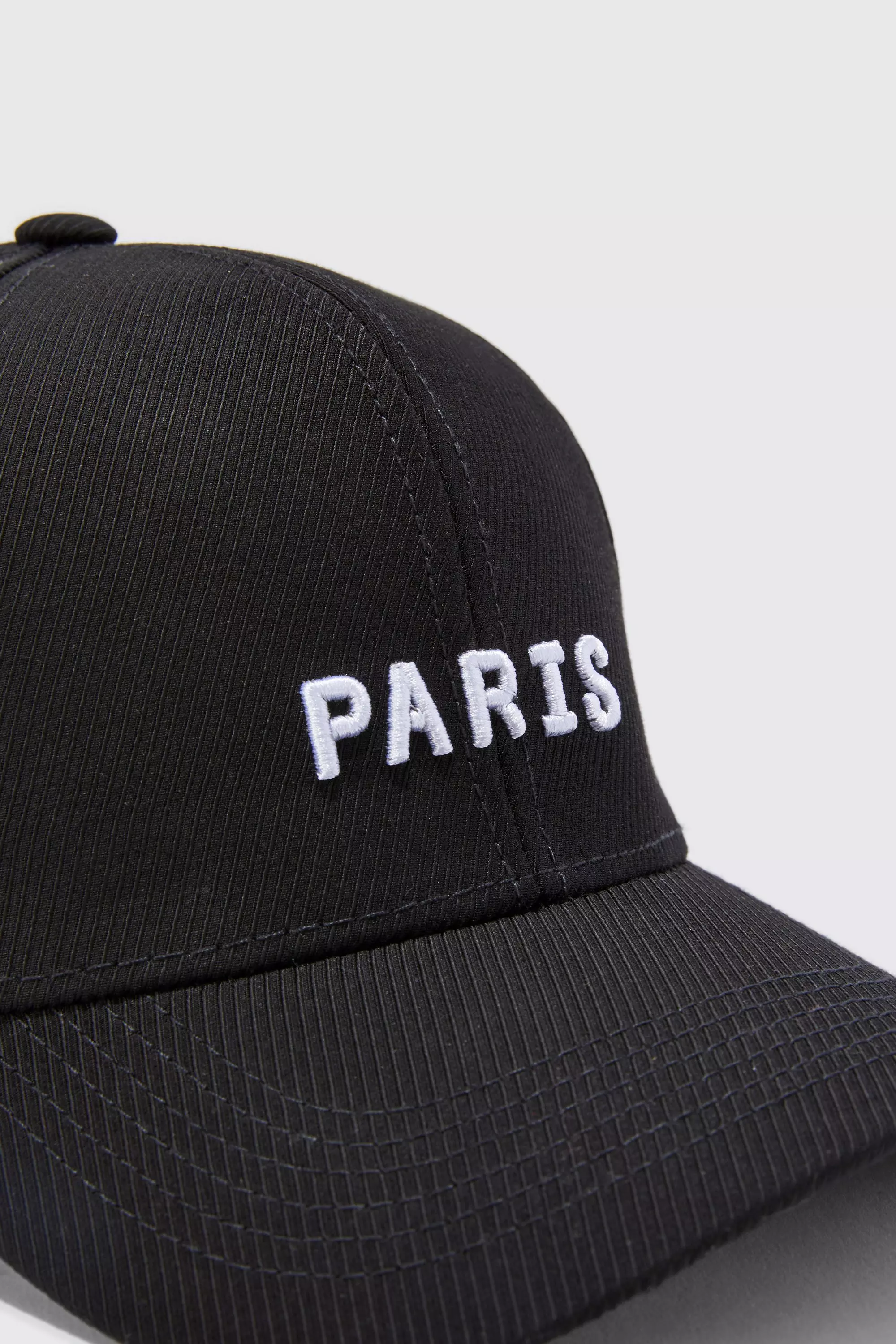 Black Paris Embroidered Cap صورة بديلة