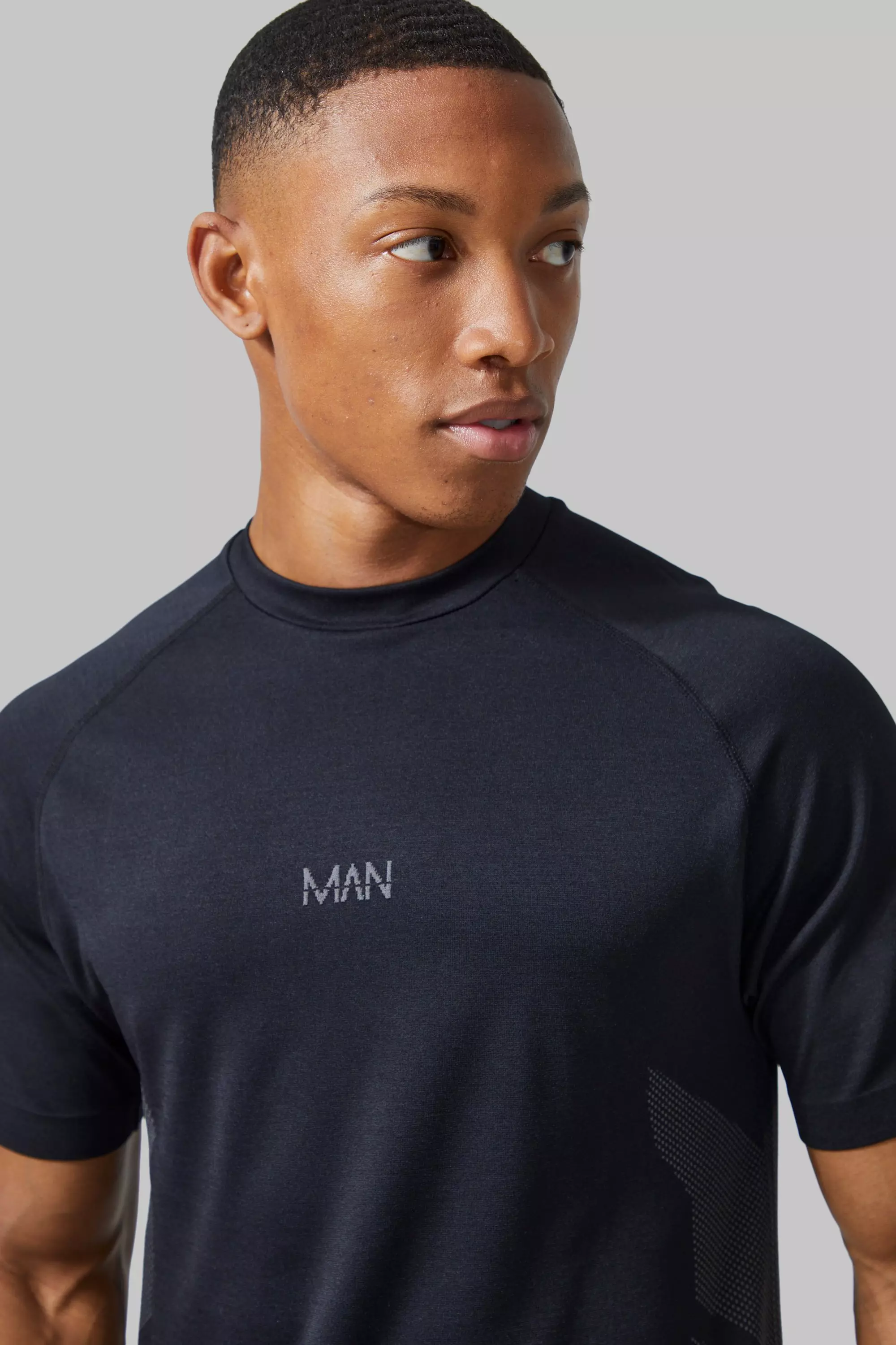 boohoo MAN Active Raglan Gym Reflective T-Shirt