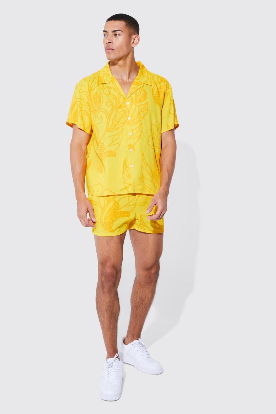 Camicia squadrata a maniche corte in viscosa a fiori & pantaloncini, Yellow image number 1