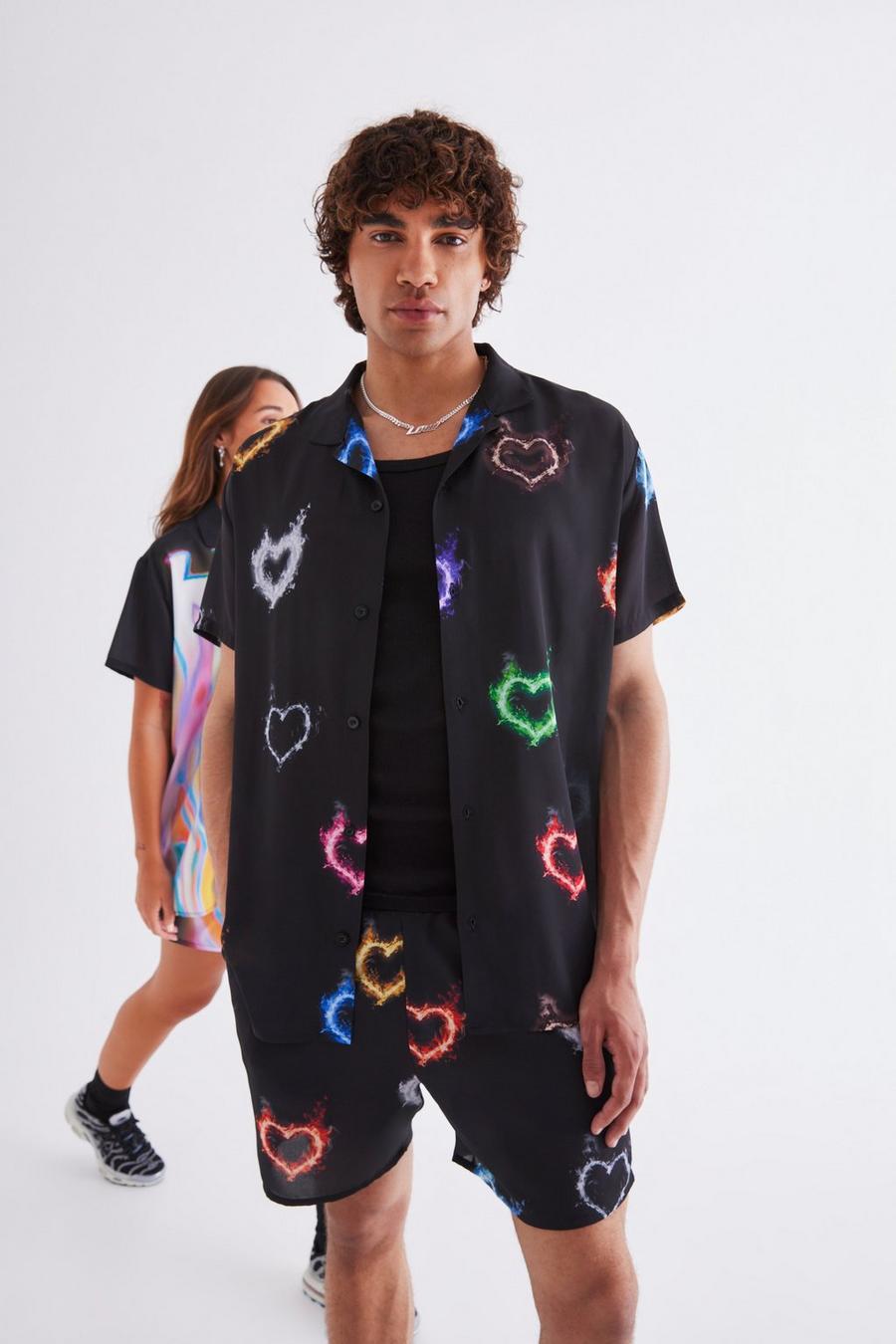 Kurzes Oversize Pride Hemd & Shorts mit Mini Herz, Black image number 1