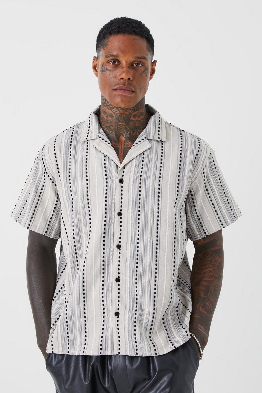 Kurzärmliges kastiges strukturiertes gestreiftes Hemd, Ecru blanc
