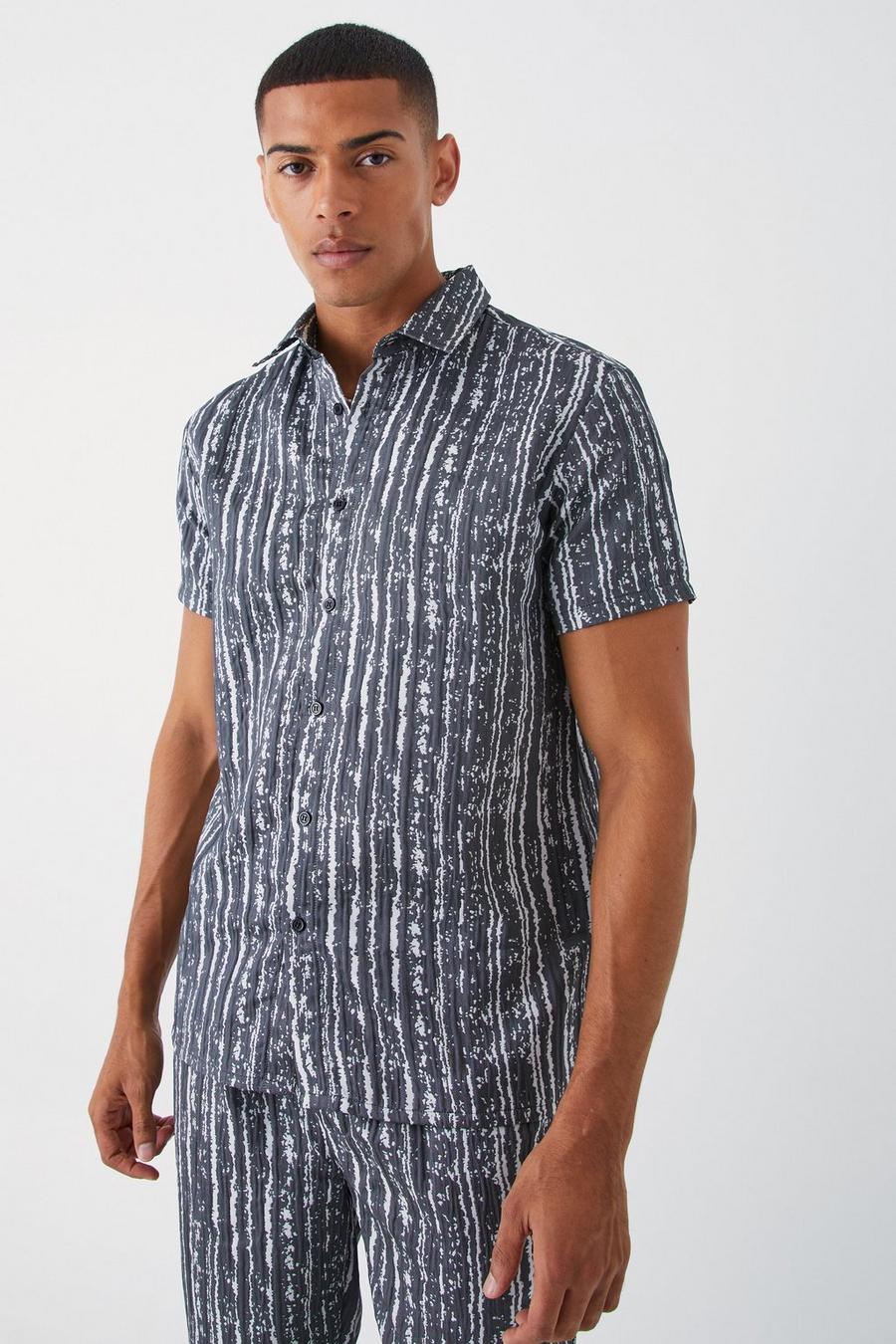 Black nero Short Sleeve Oversized Cracked Texture Shirt image number 1